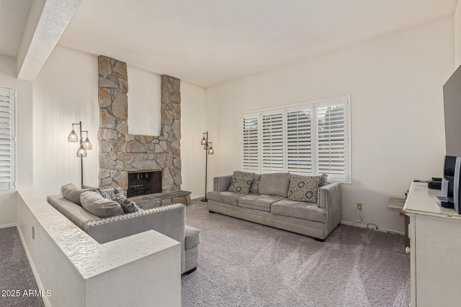 6719 W KERRY Lane