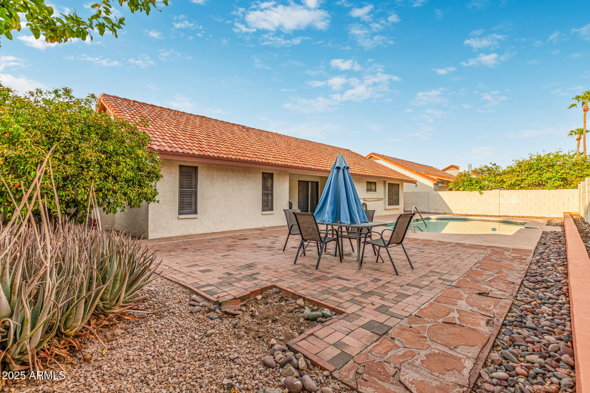 6719 W KERRY Lane