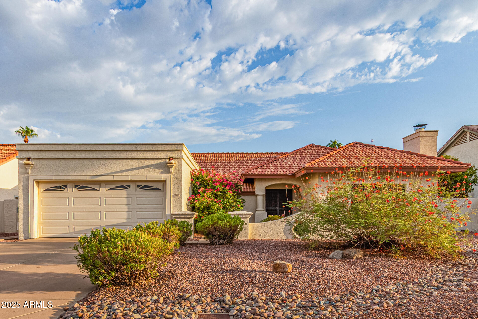 6719 W KERRY Lane