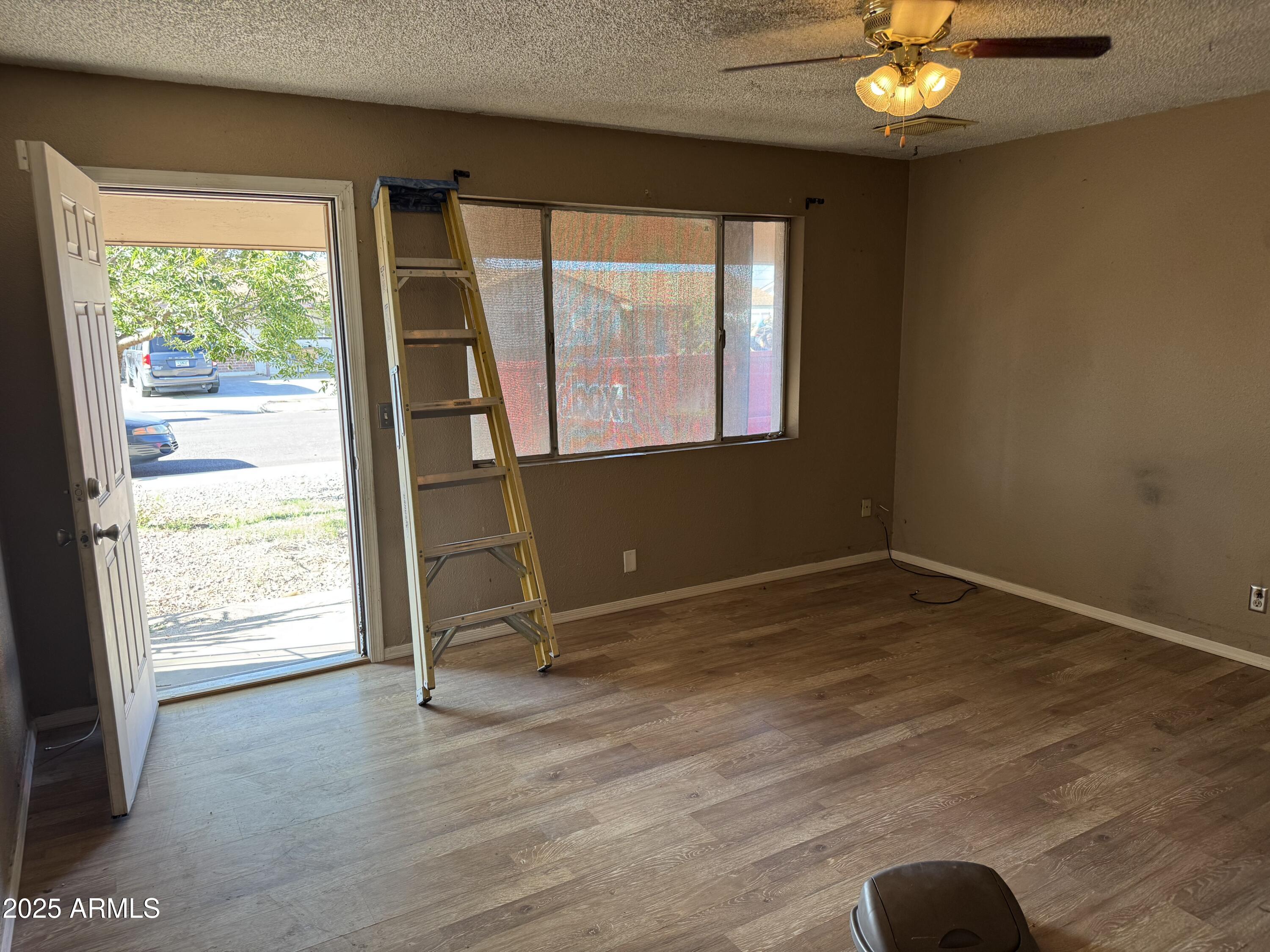 3032 W WINDROSE Drive