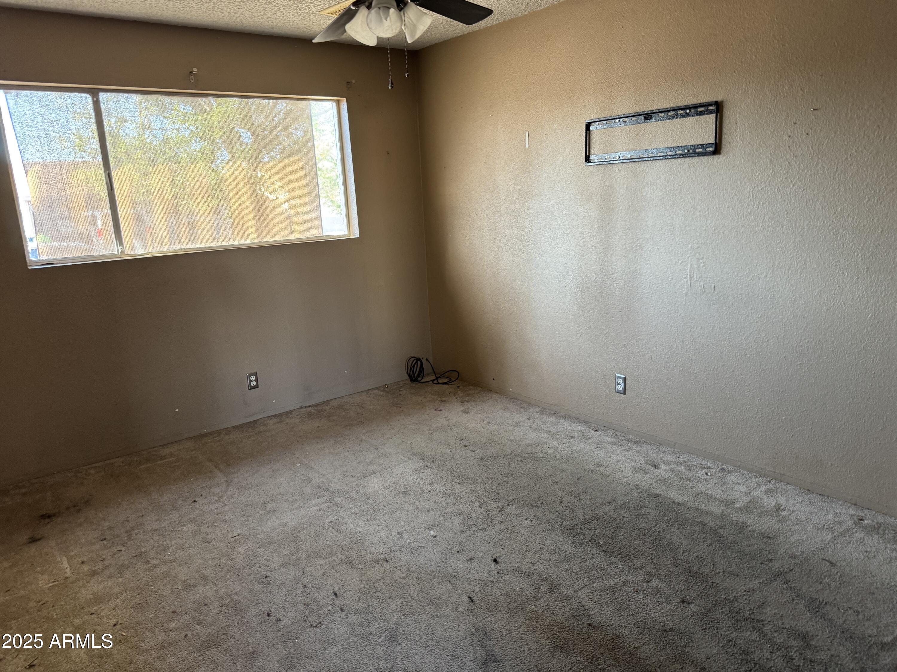 3032 W WINDROSE Drive