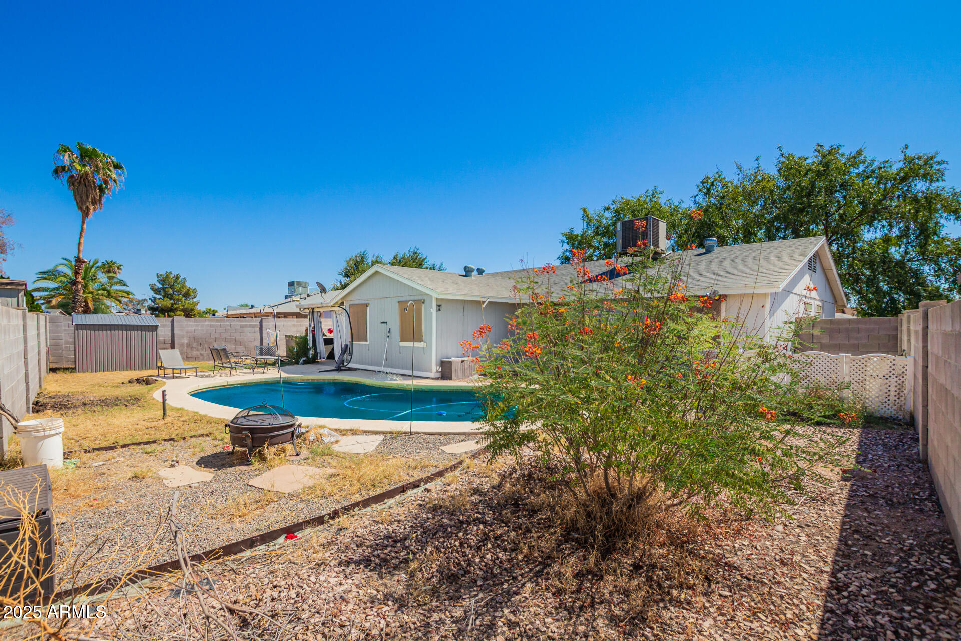 2220 E JEROME Avenue