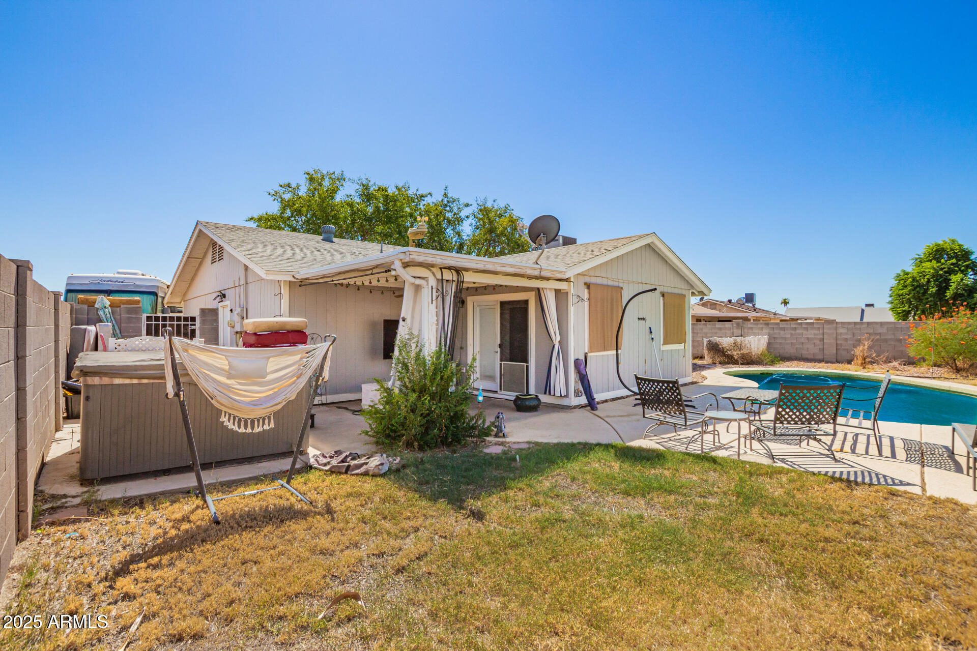 2220 E JEROME Avenue