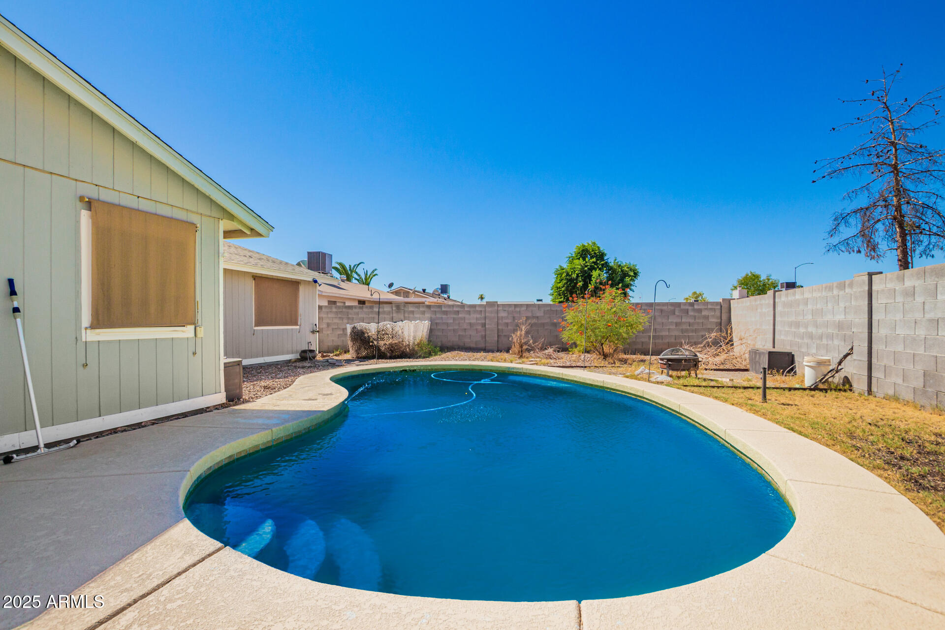 2220 E JEROME Avenue