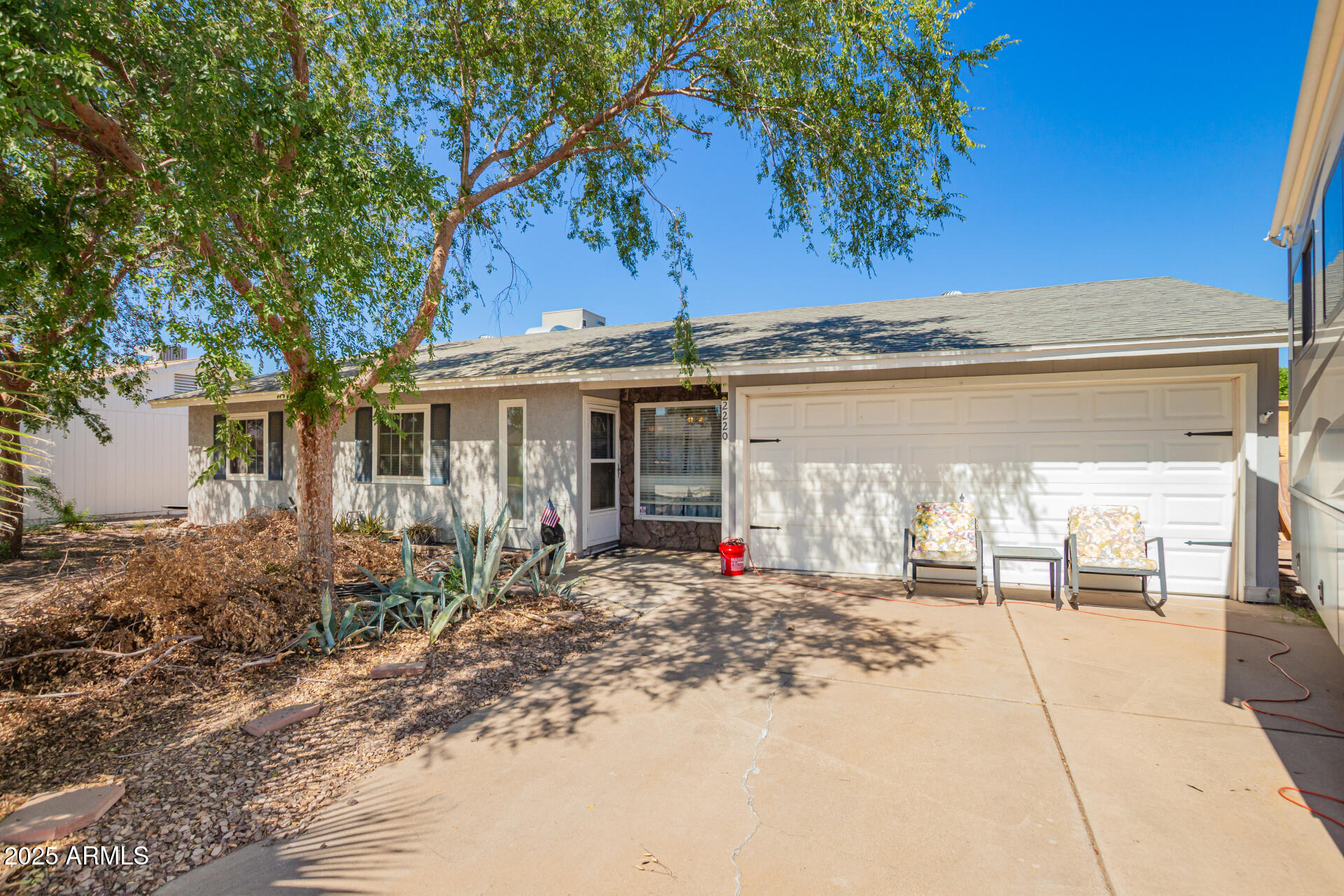 2220 E JEROME Avenue