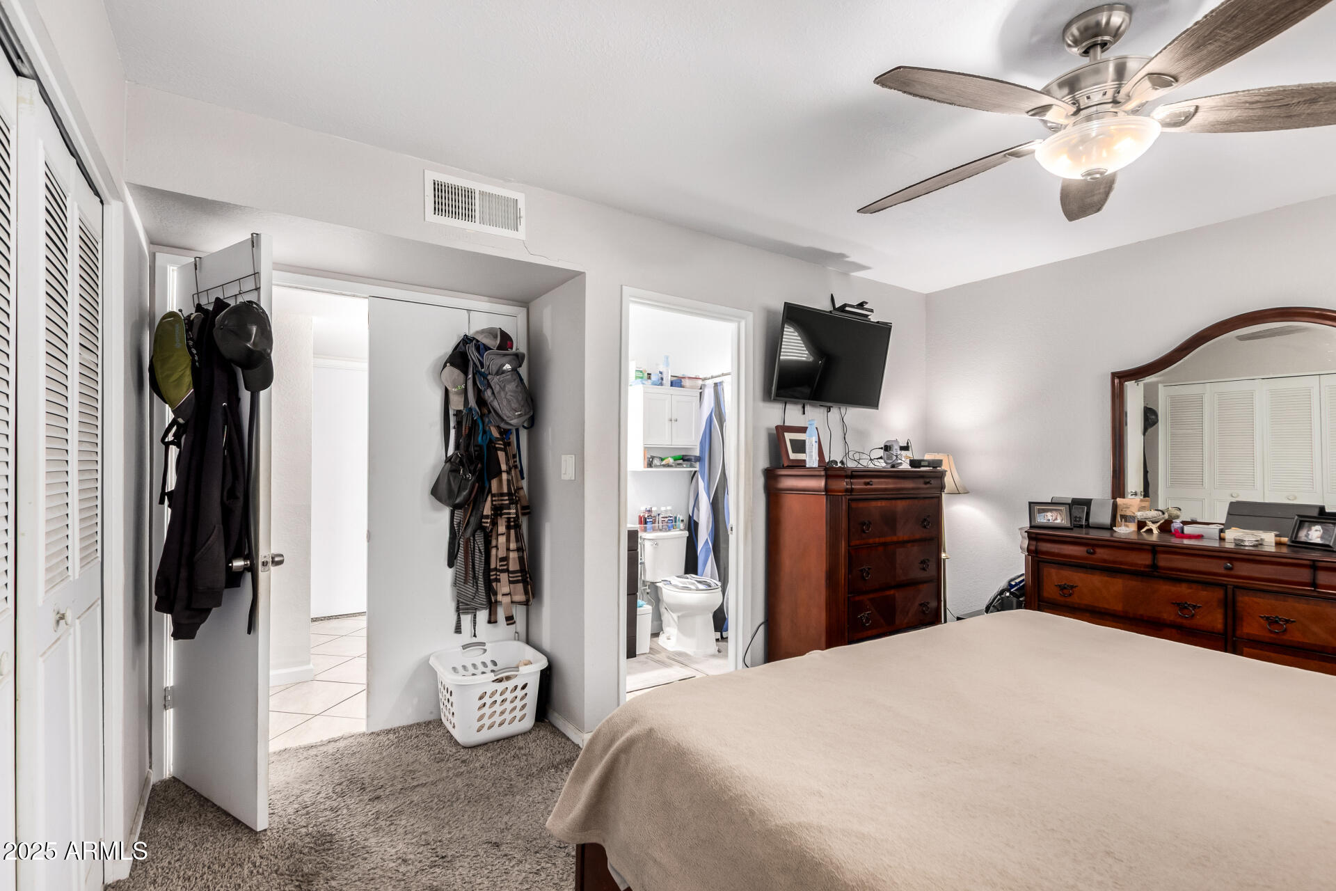 2220 E JEROME Avenue