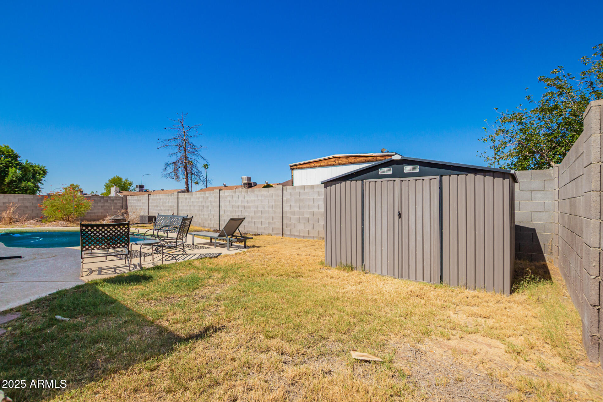 2220 E JEROME Avenue