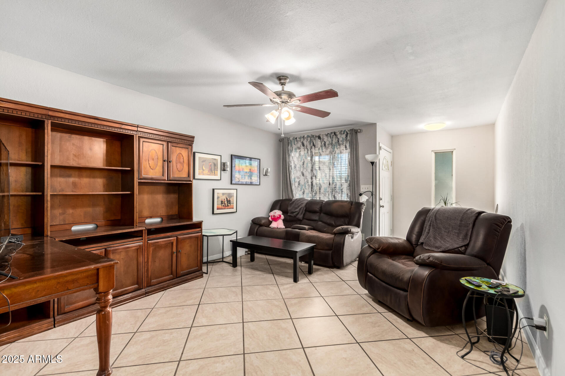 2220 E JEROME Avenue