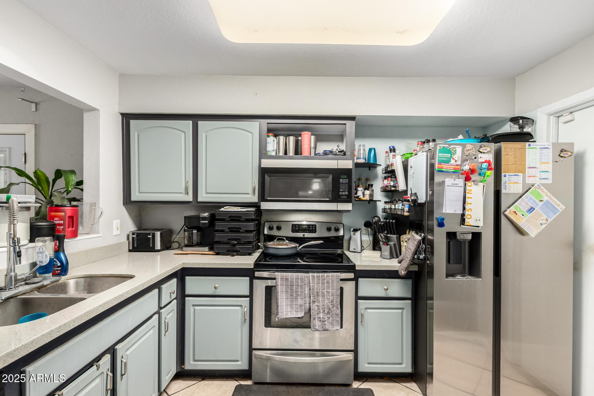 2220 E JEROME Avenue