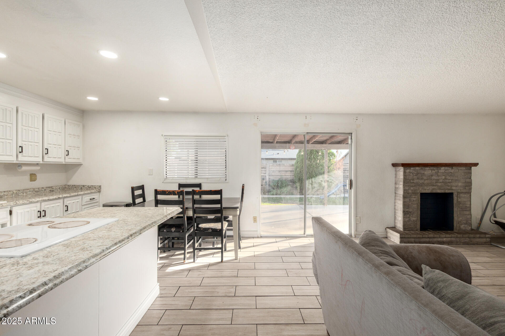 8001 W COLLEGE Drive