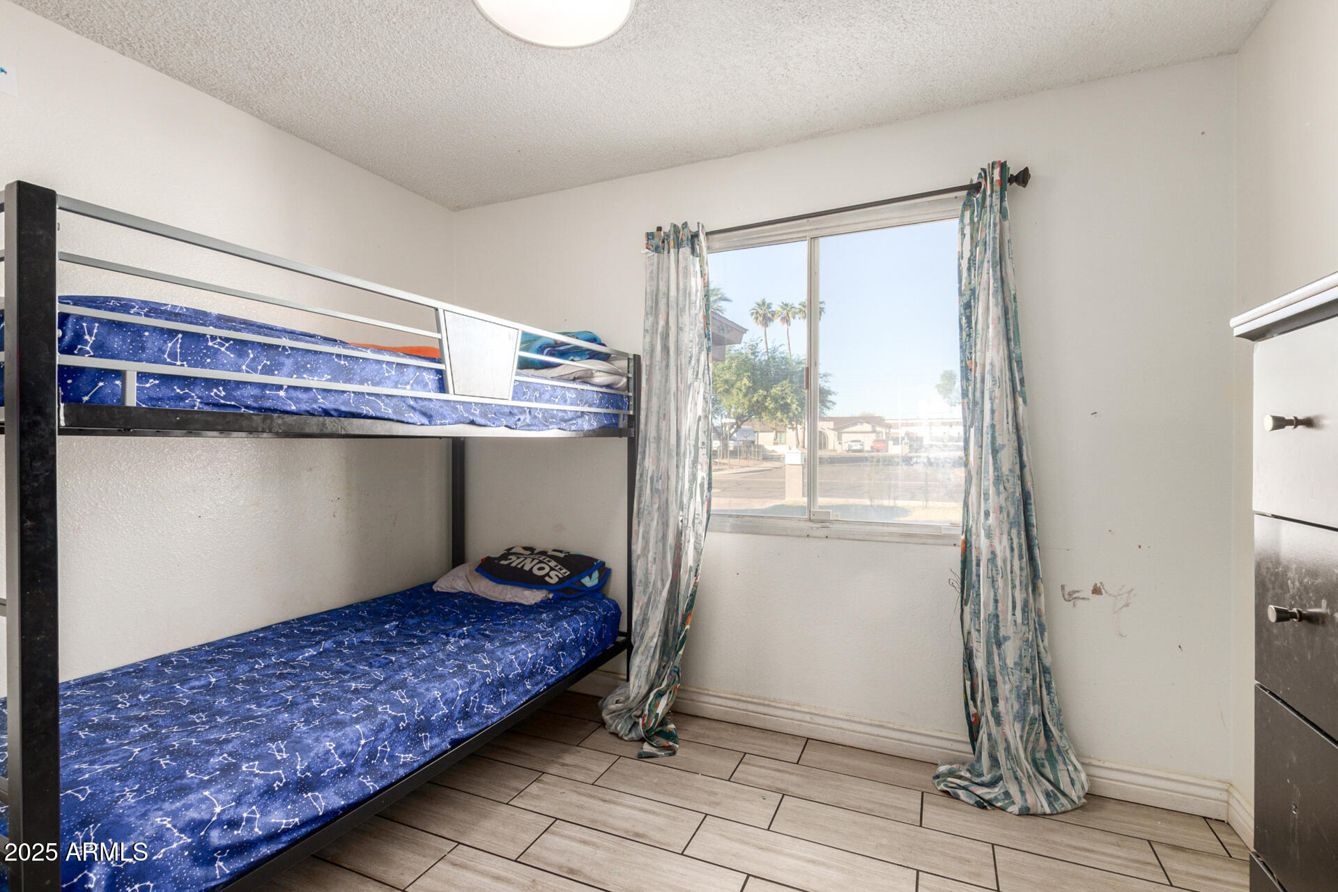 8001 W COLLEGE Drive