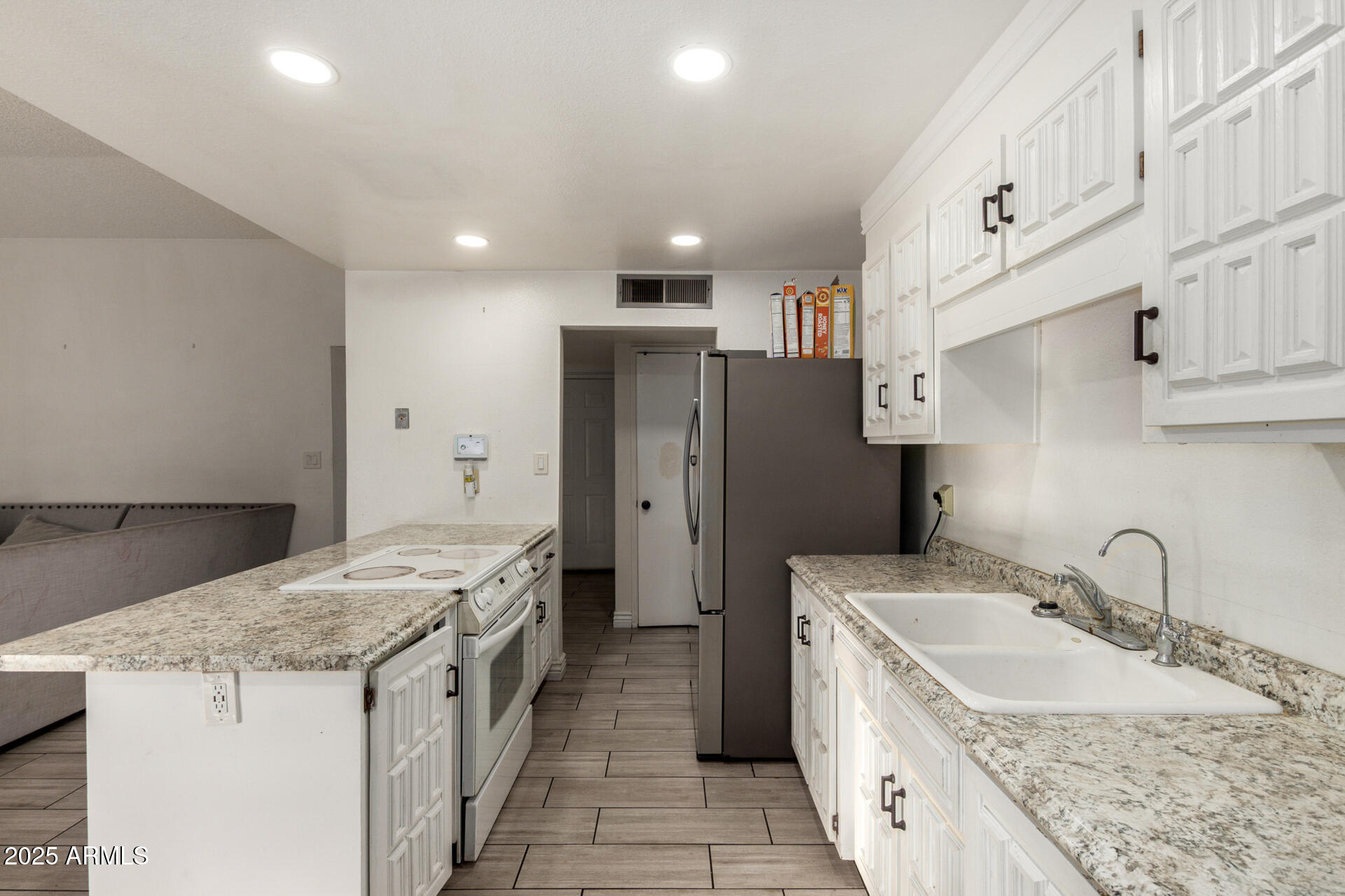 8001 W COLLEGE Drive