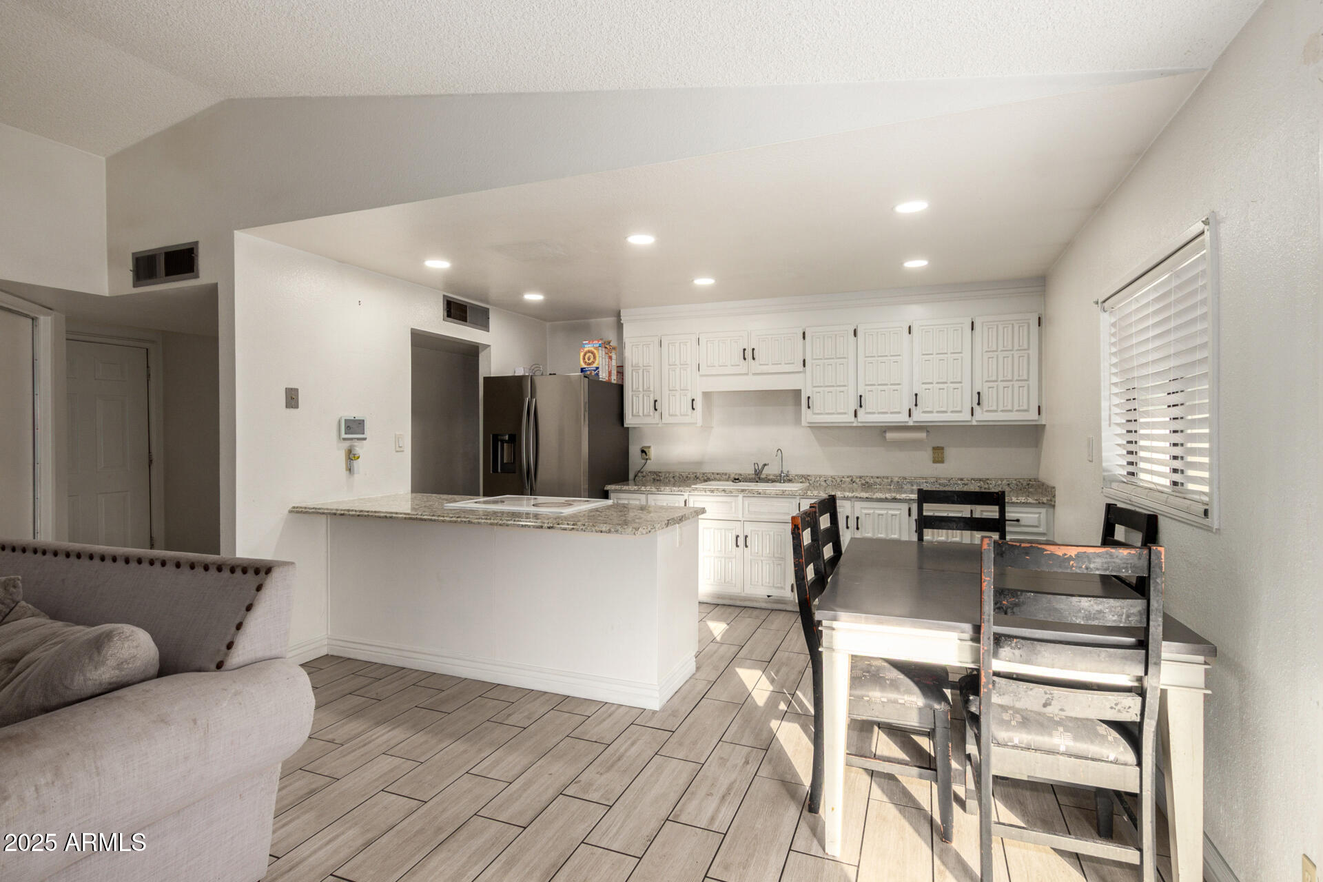 8001 W COLLEGE Drive