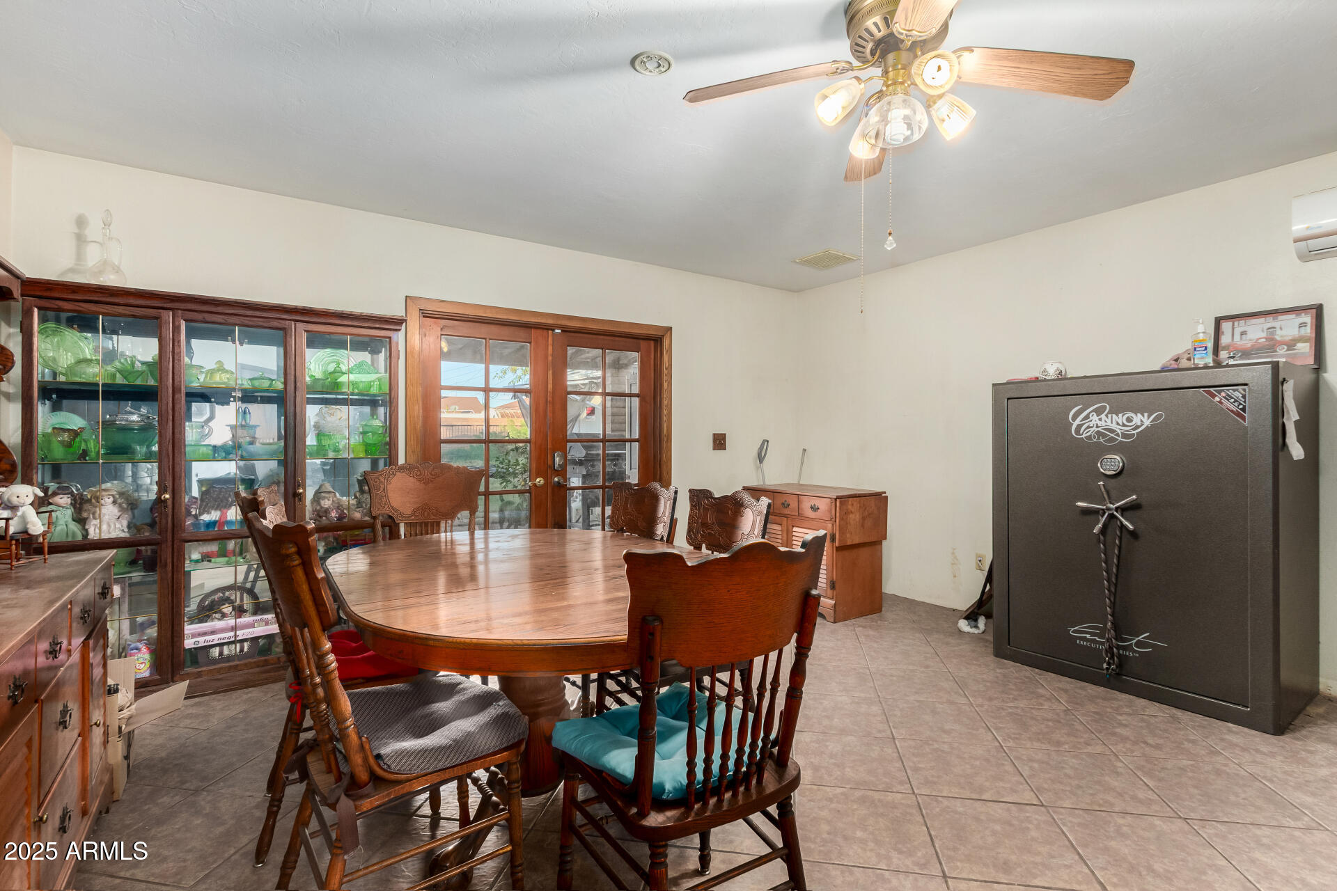 2546 W AUGUSTA Avenue