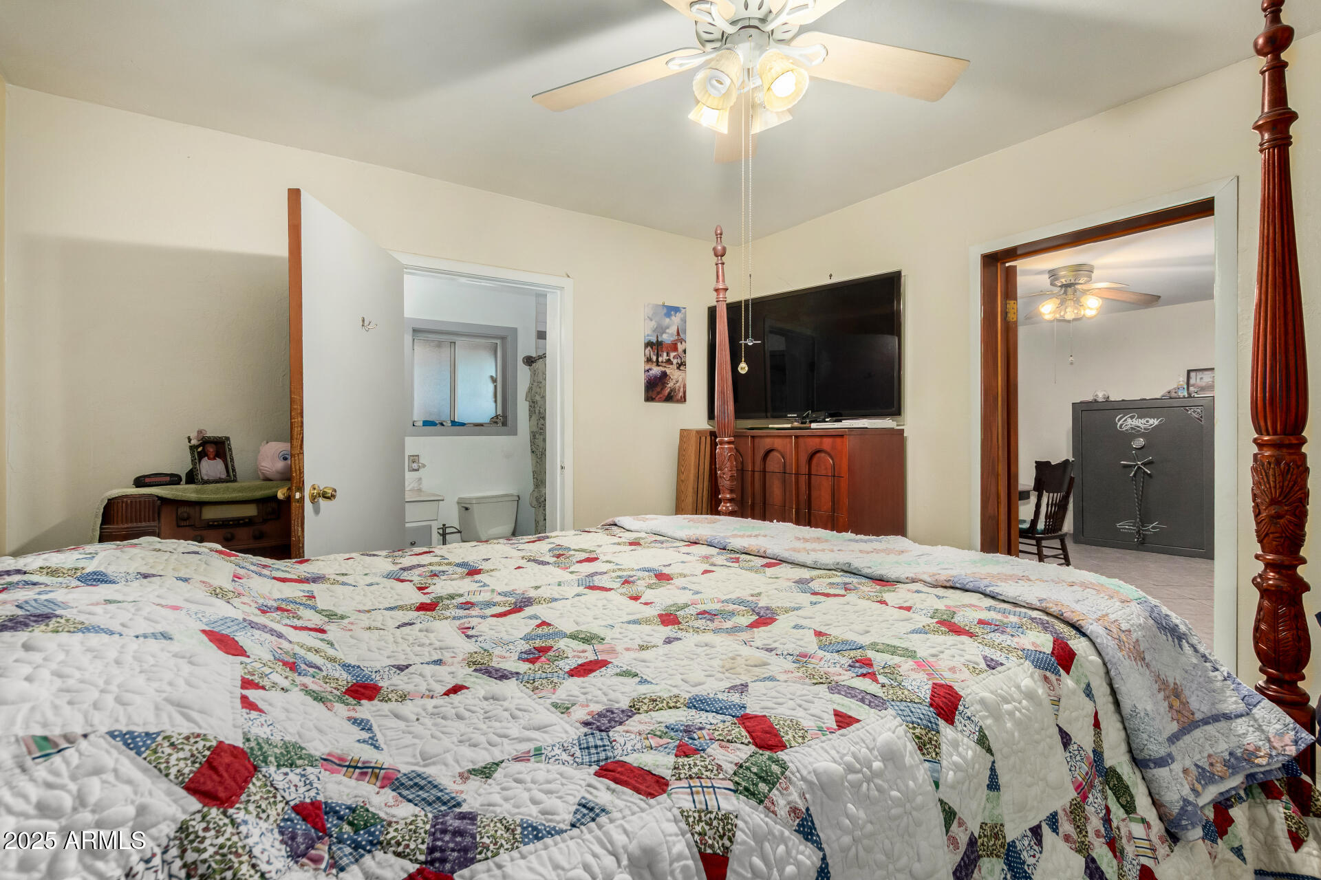 2546 W AUGUSTA Avenue