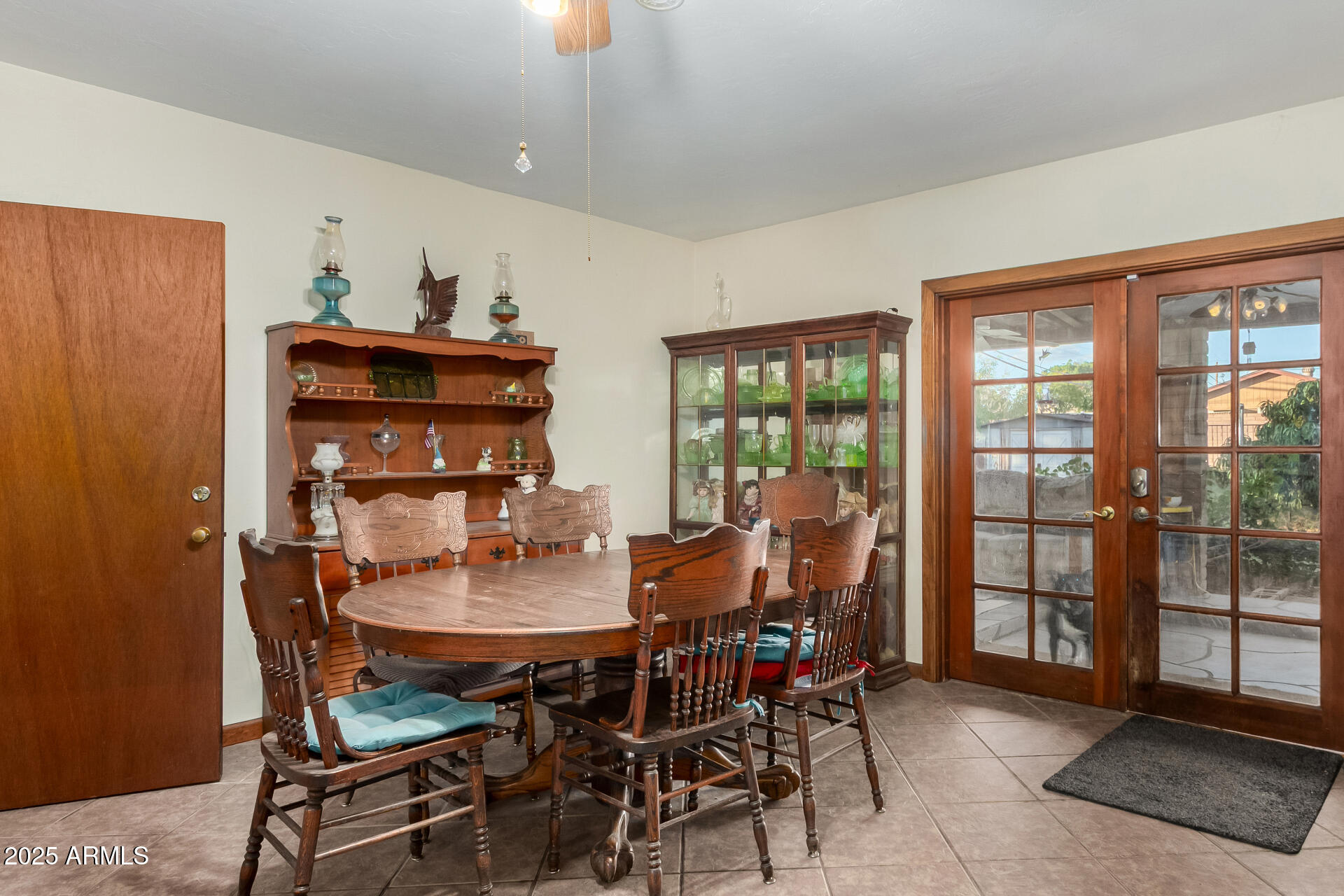 2546 W AUGUSTA Avenue