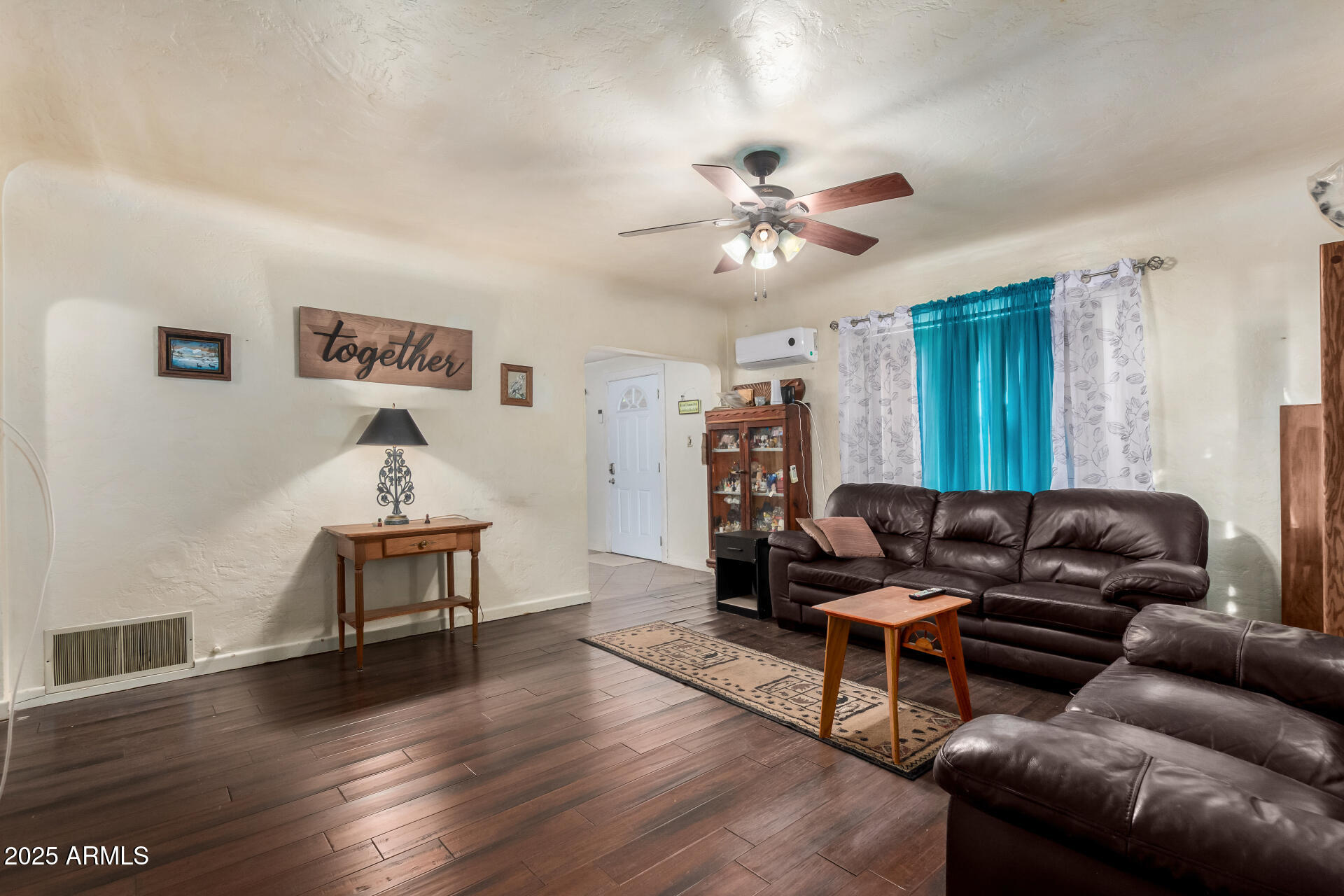 2546 W AUGUSTA Avenue