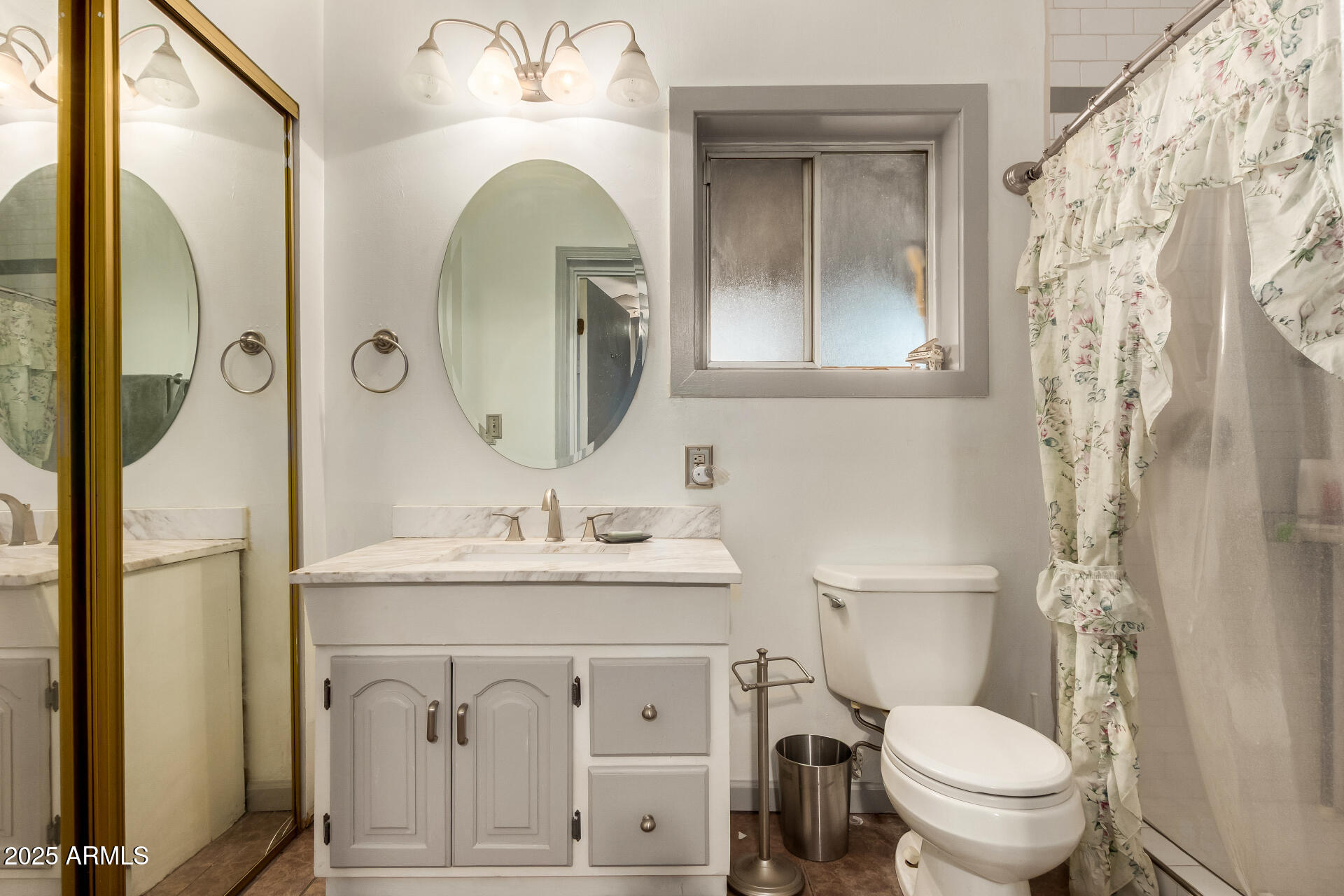 2546 W AUGUSTA Avenue