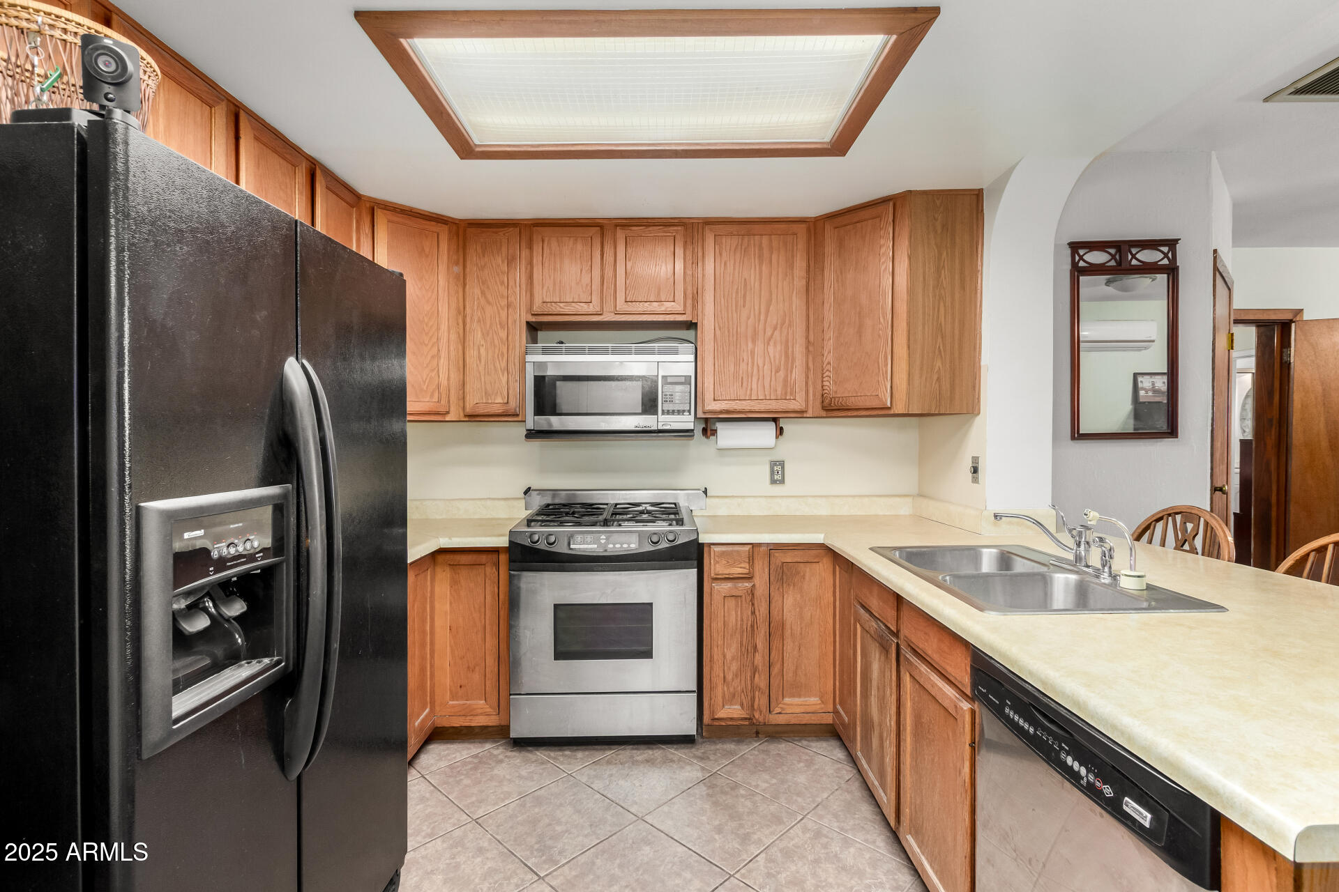 2546 W AUGUSTA Avenue