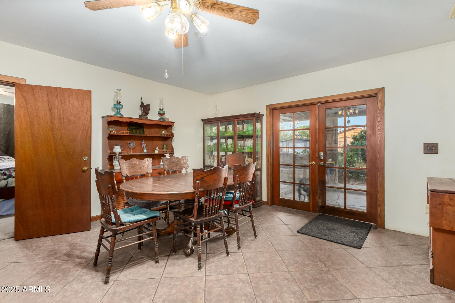 2546 W AUGUSTA Avenue