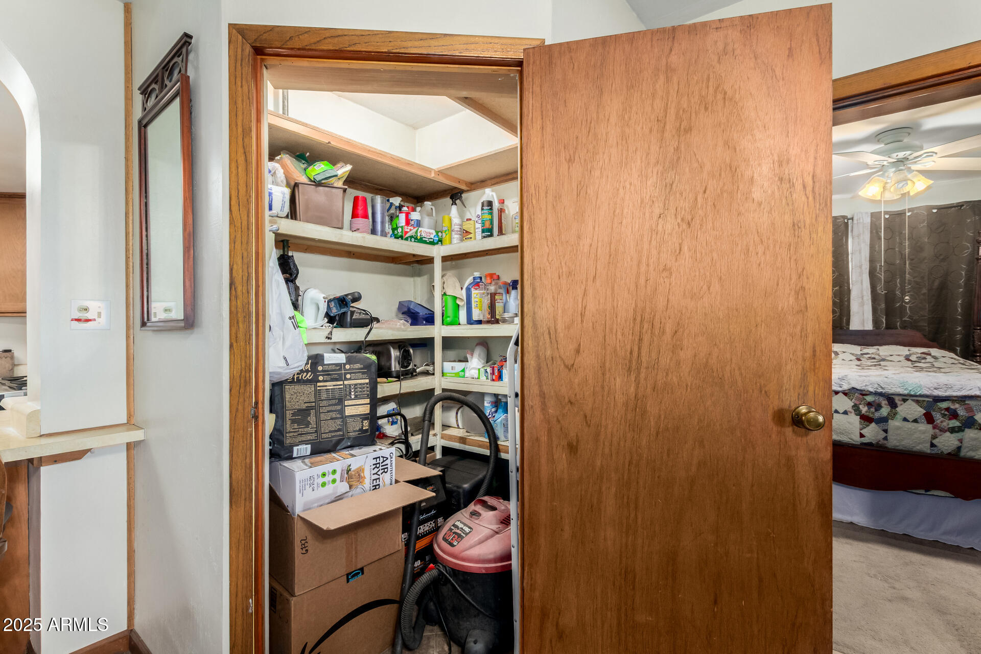 2546 W AUGUSTA Avenue