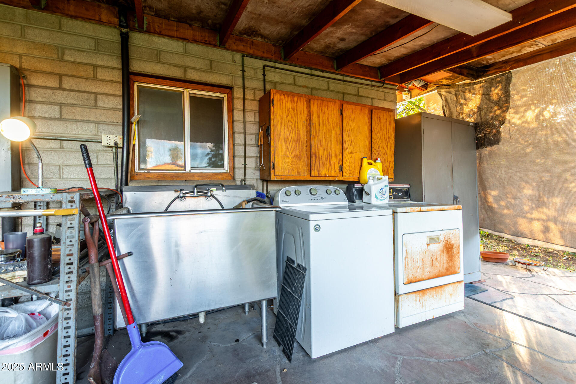 2546 W AUGUSTA Avenue