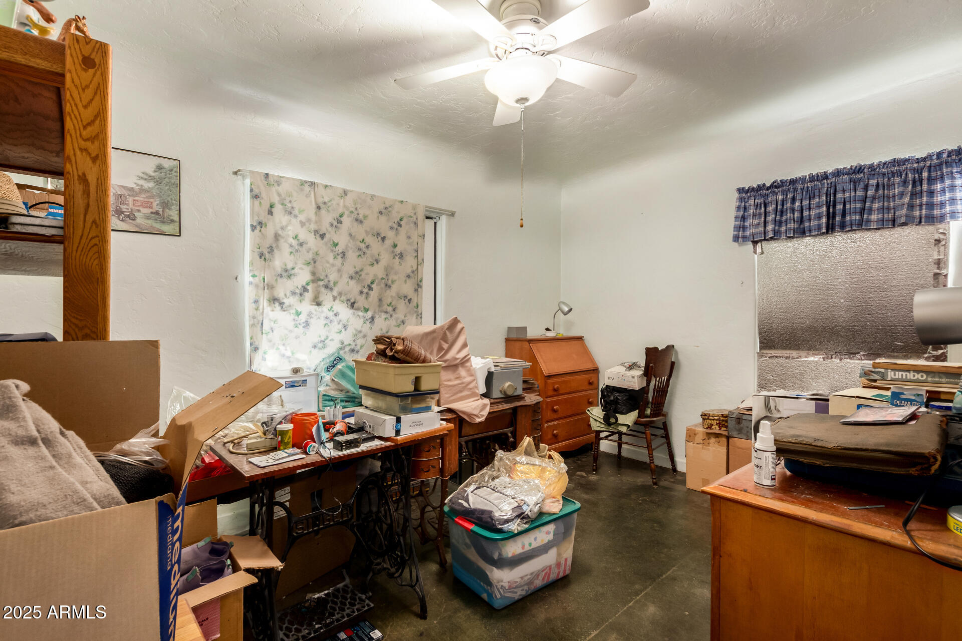 2546 W AUGUSTA Avenue