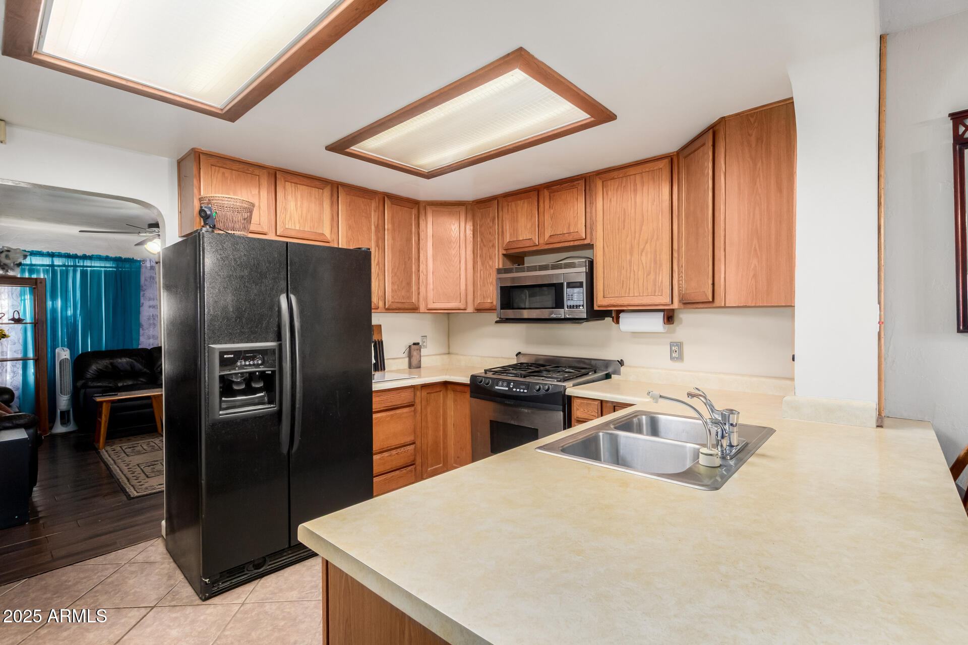 2546 W AUGUSTA Avenue