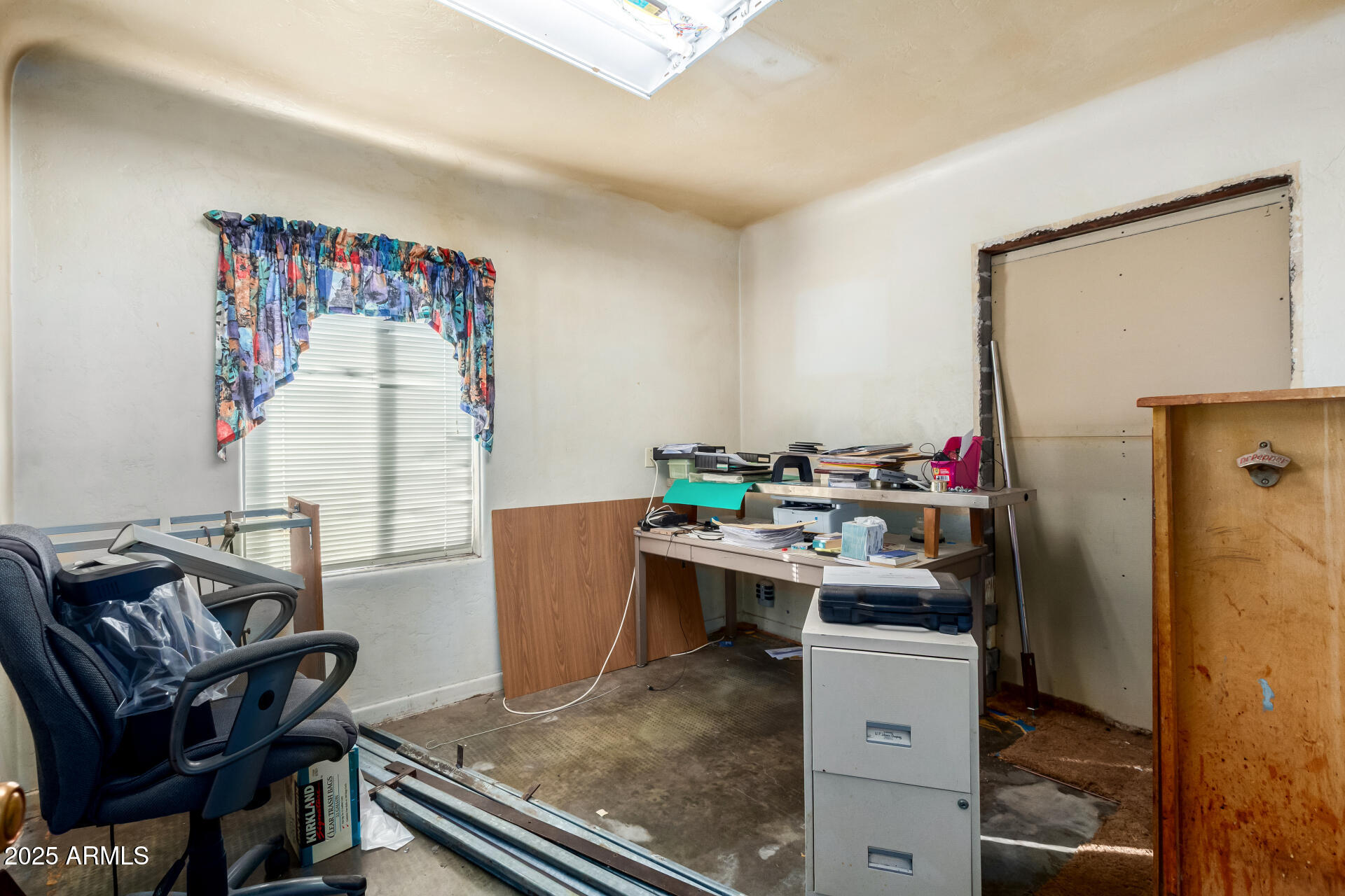 2546 W AUGUSTA Avenue