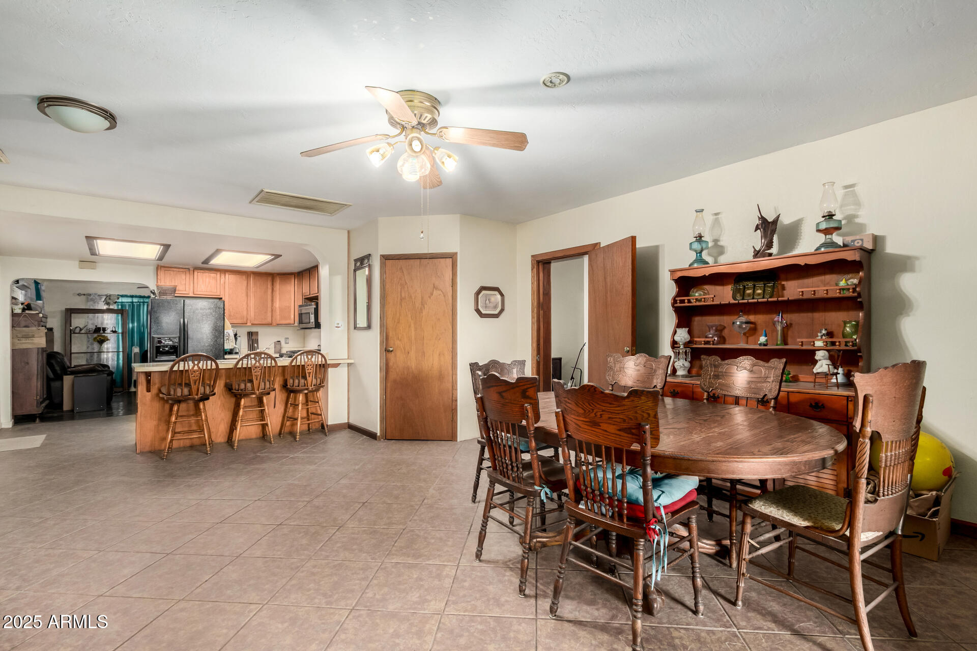 2546 W AUGUSTA Avenue