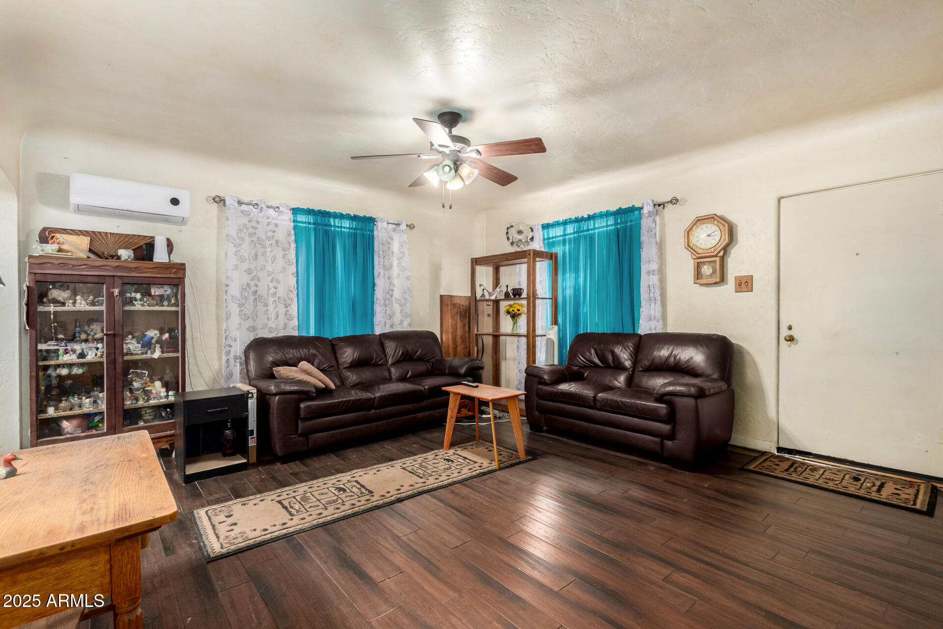 2546 W AUGUSTA Avenue