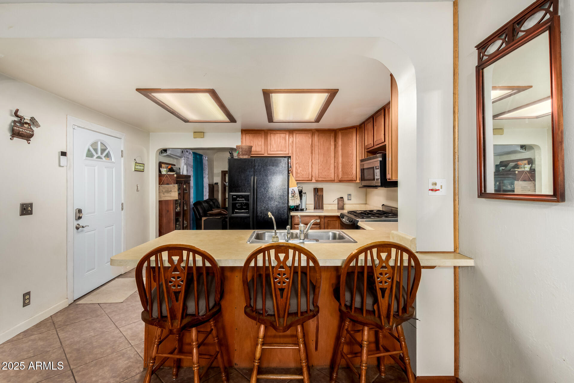 2546 W AUGUSTA Avenue