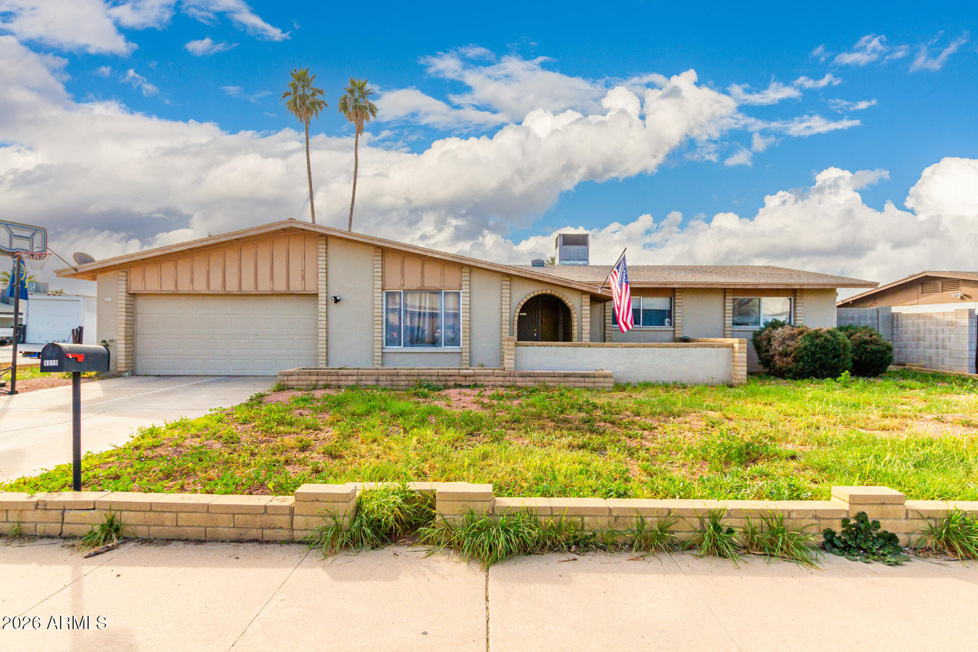 4519 W PARADISE Drive