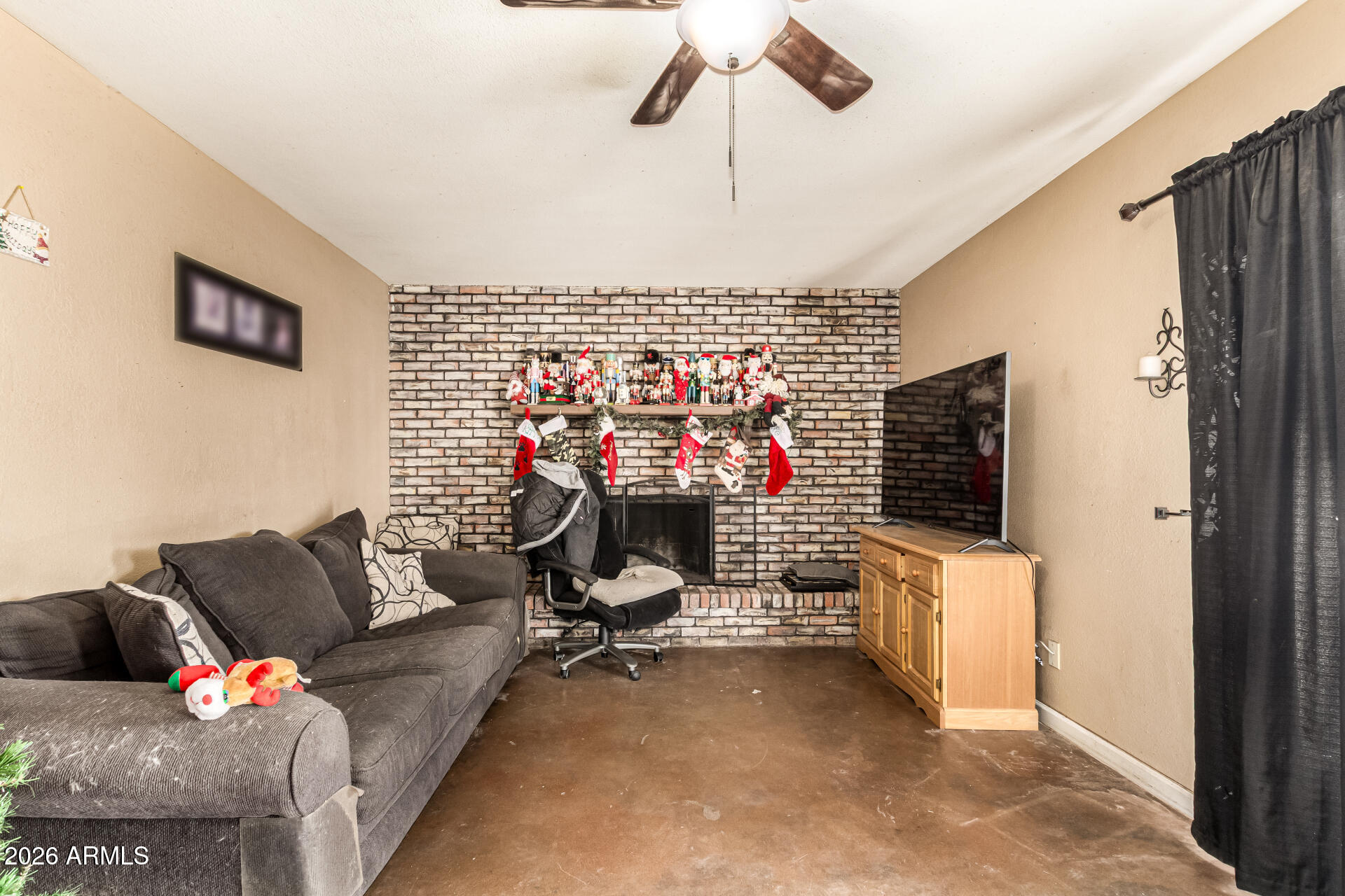 4519 W PARADISE Drive