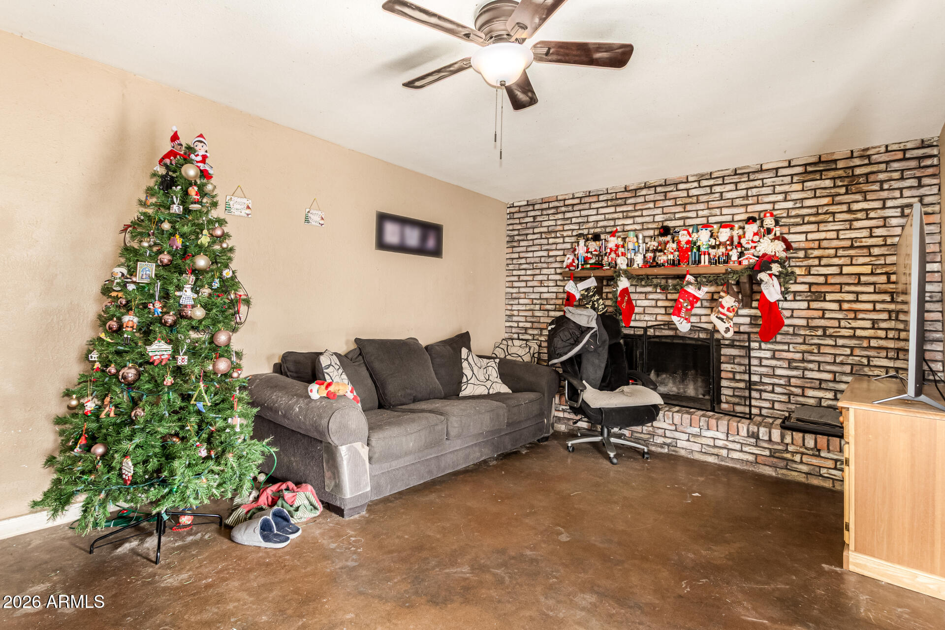 4519 W PARADISE Drive