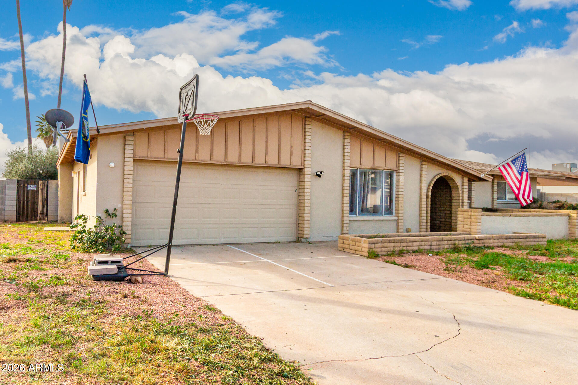 4519 W PARADISE Drive