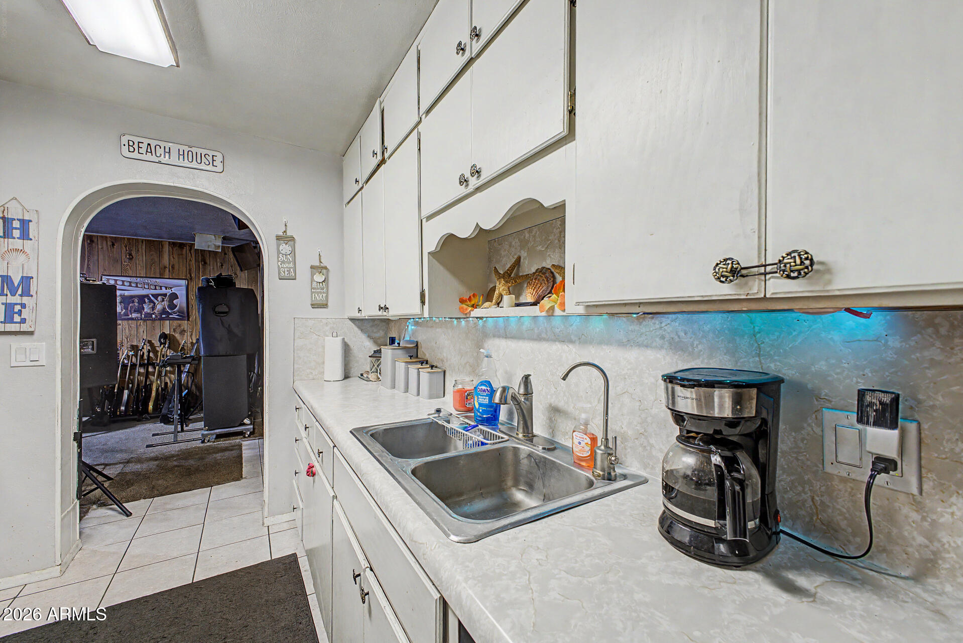3234 W CORRINE Drive