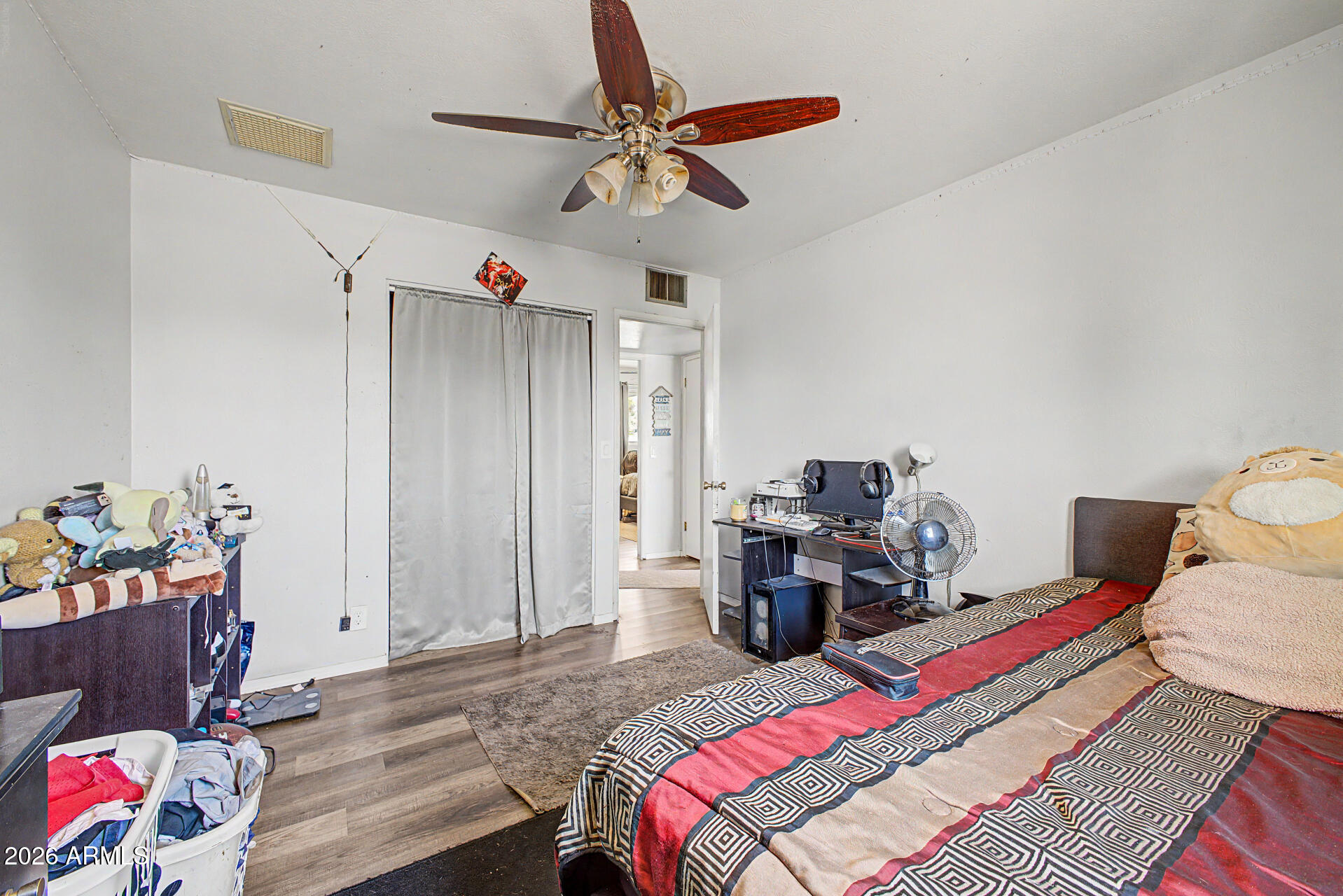 3234 W CORRINE Drive