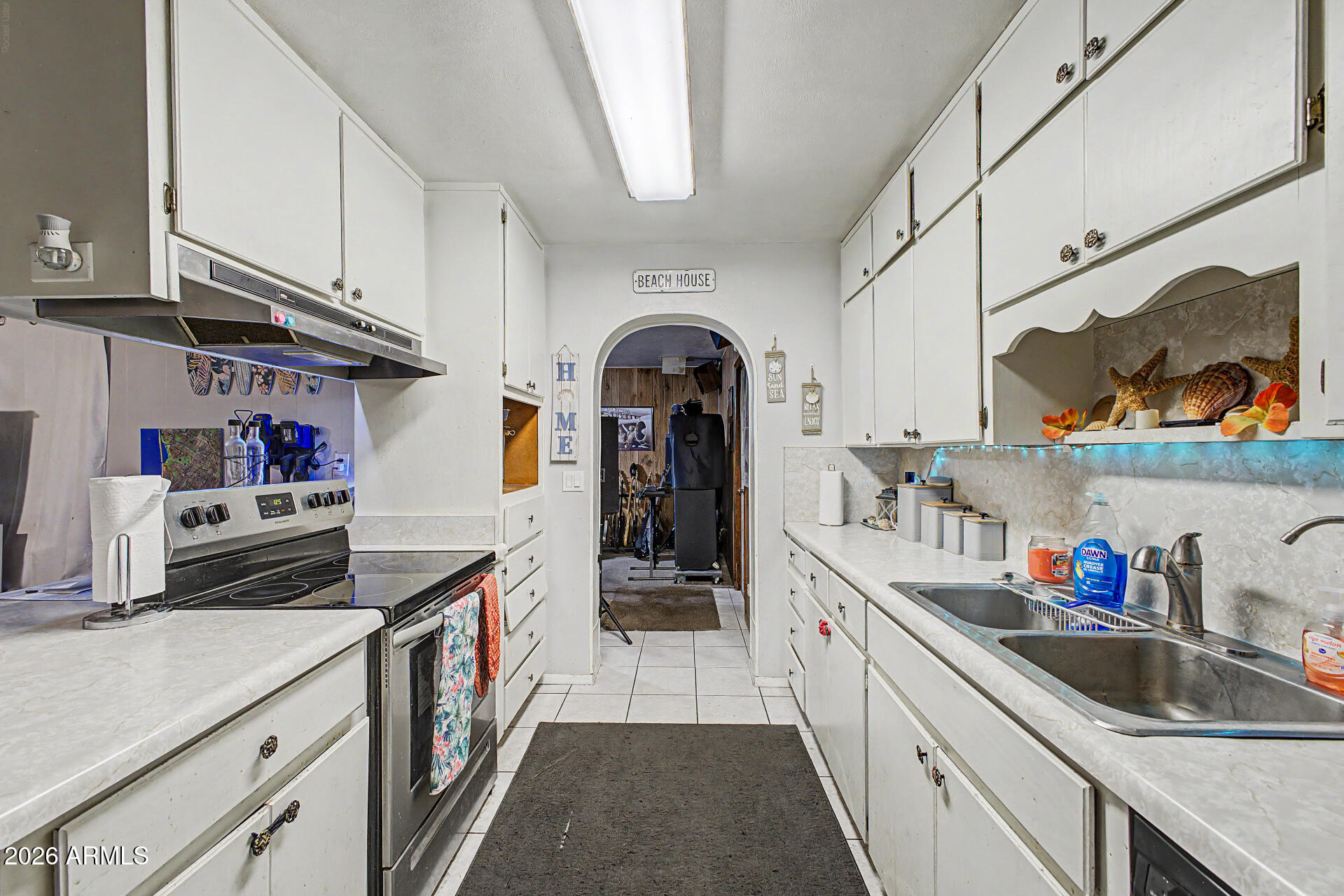 3234 W CORRINE Drive