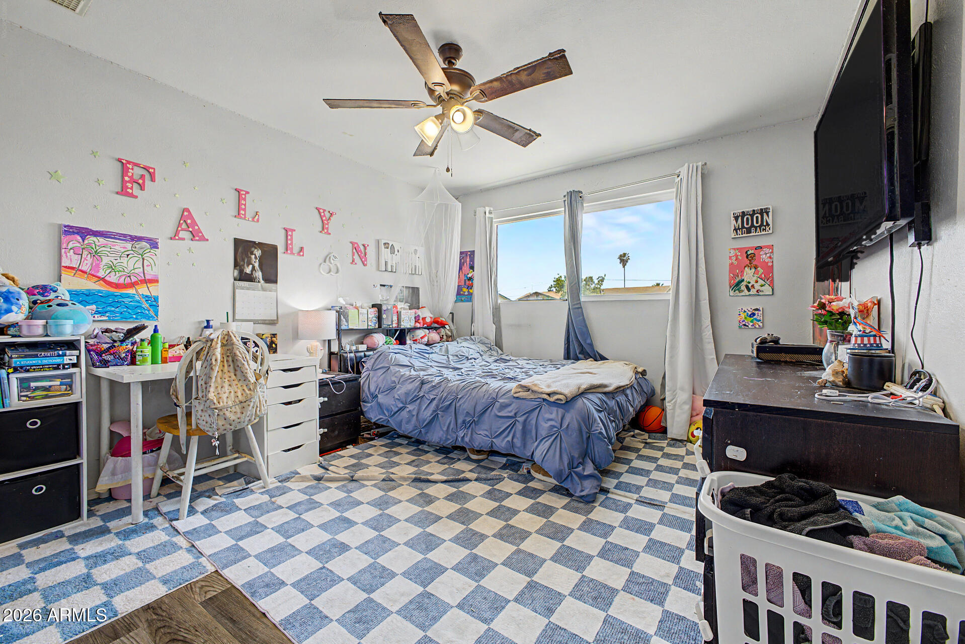 3234 W CORRINE Drive
