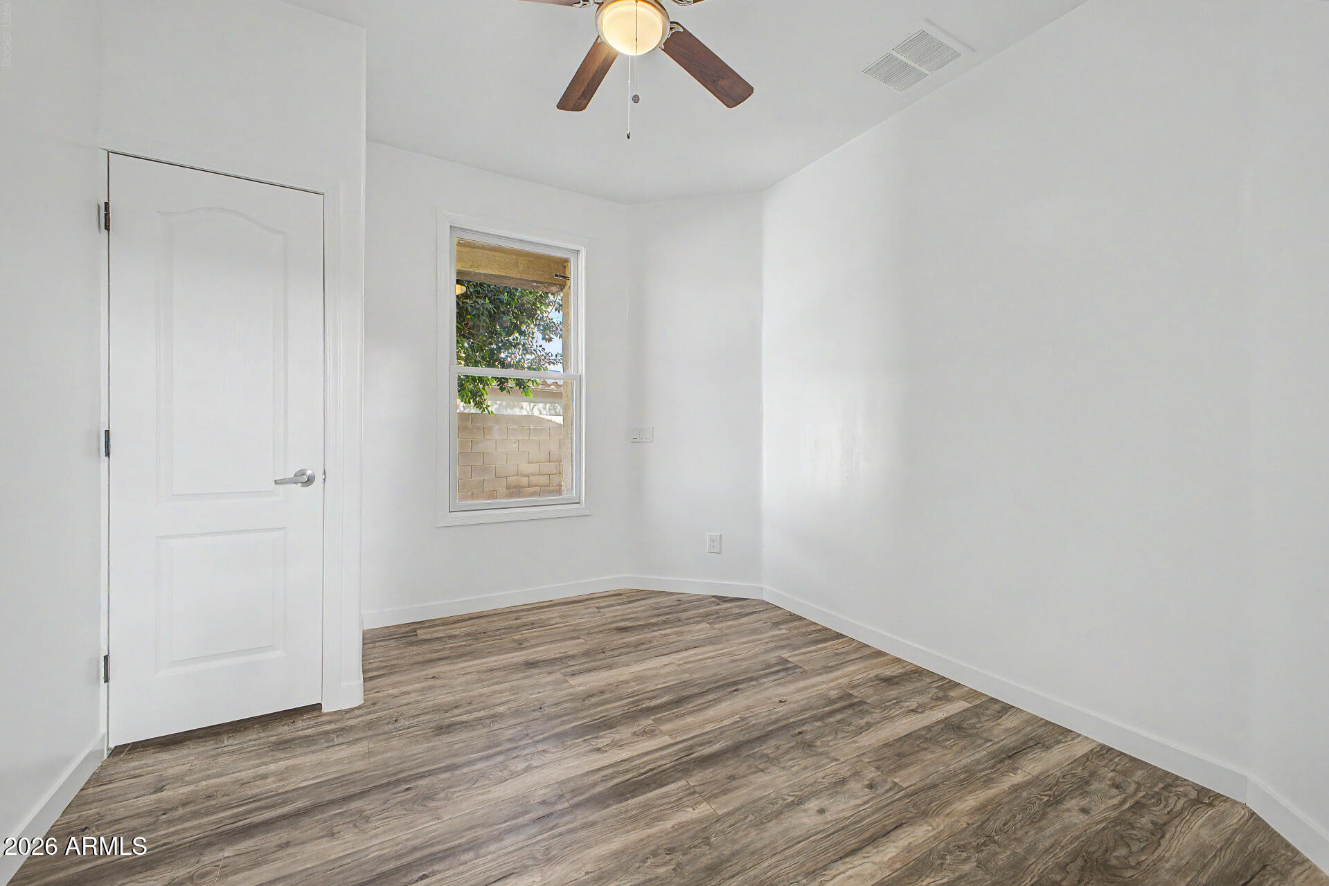 18293 W ELM Street