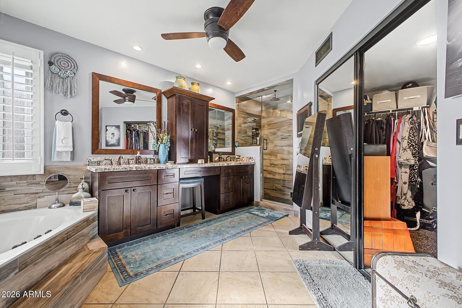 2653 N FONTANA Circle