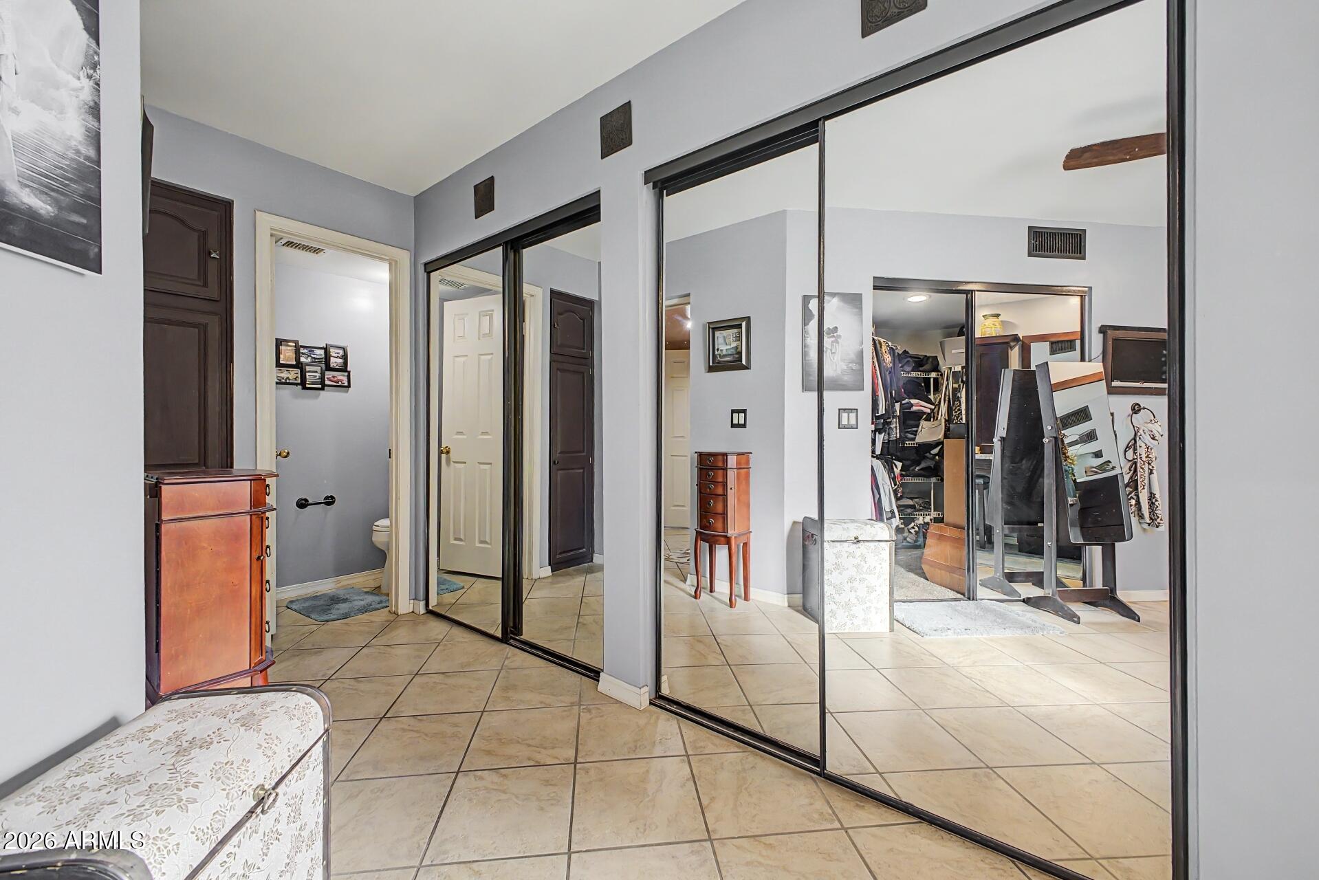 2653 N FONTANA Circle
