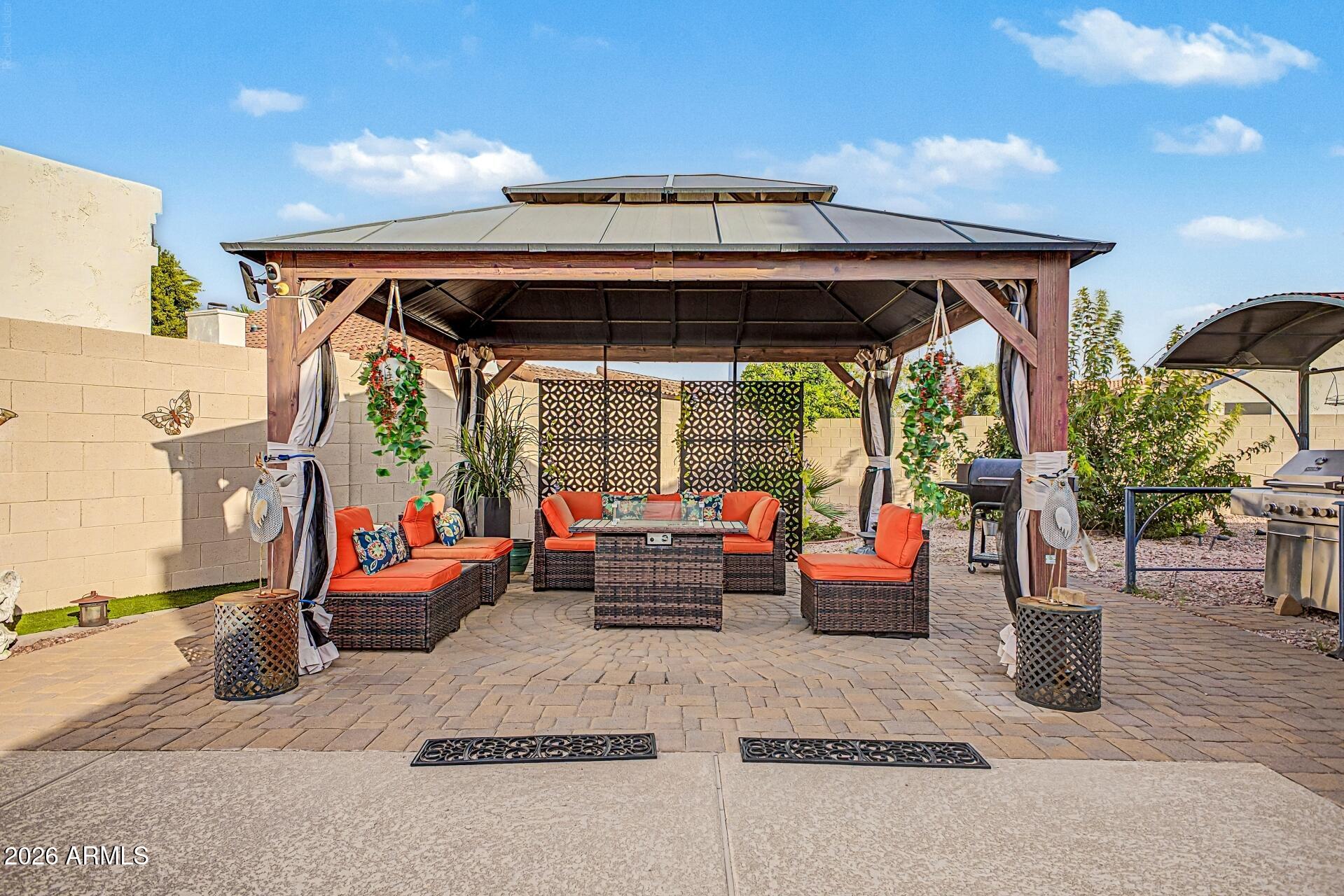 2653 N FONTANA Circle