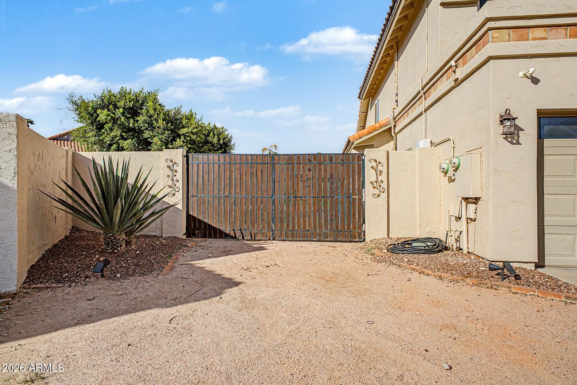 2653 N FONTANA Circle