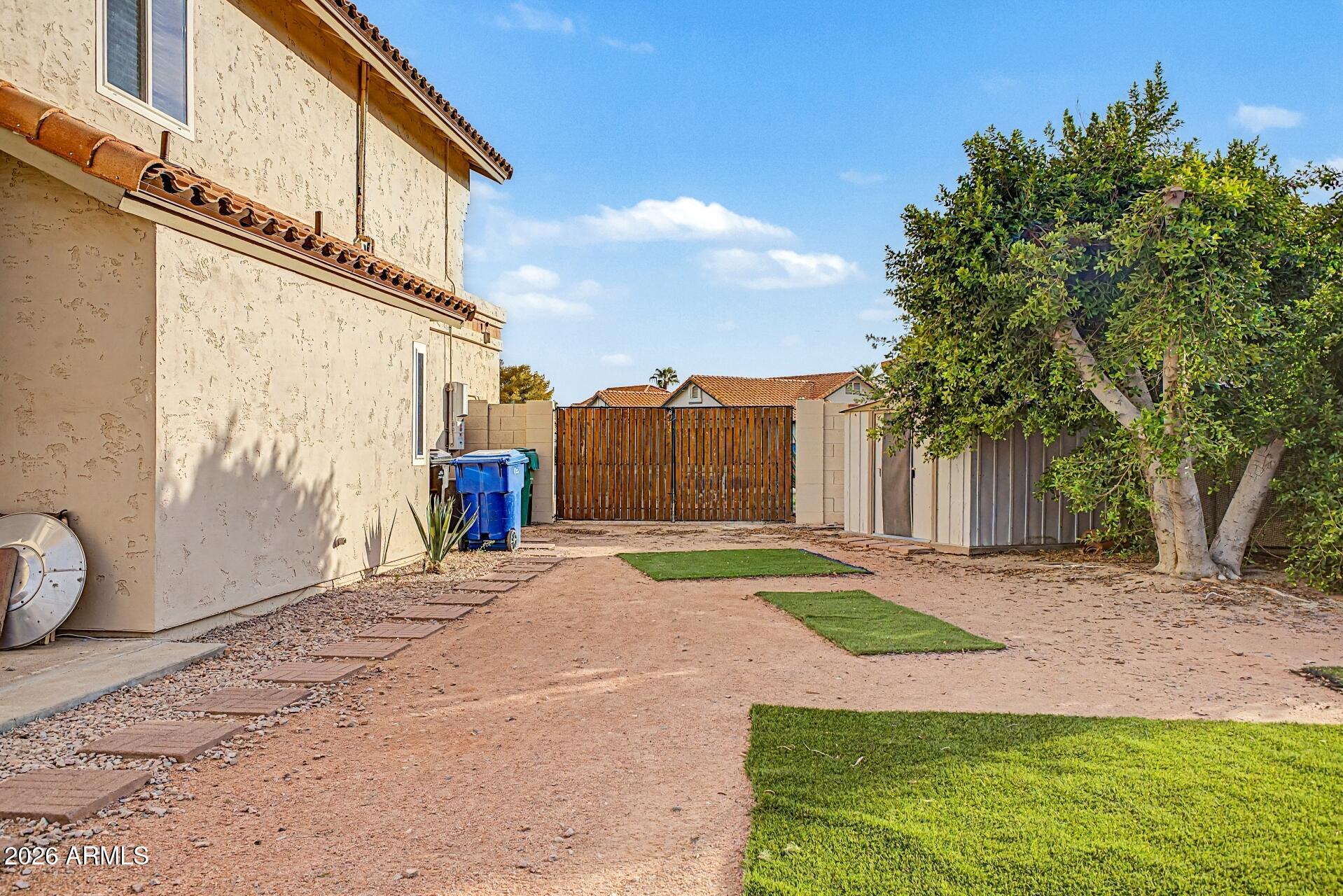 2653 N FONTANA Circle