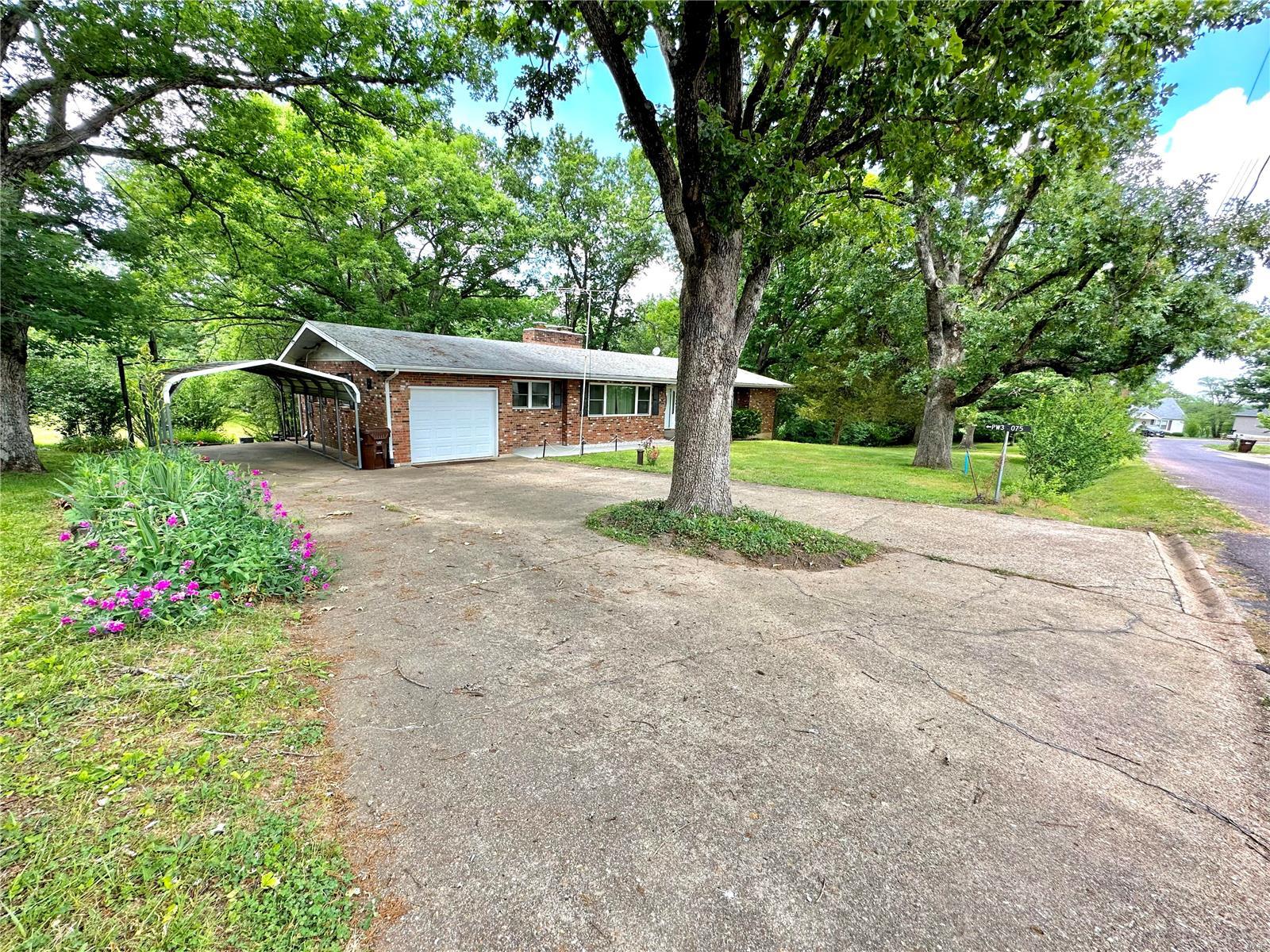 989 Clay Street