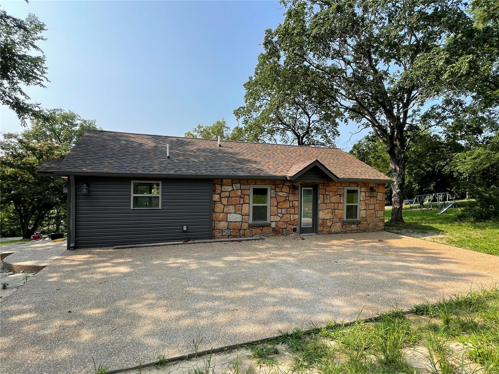 659 Benton