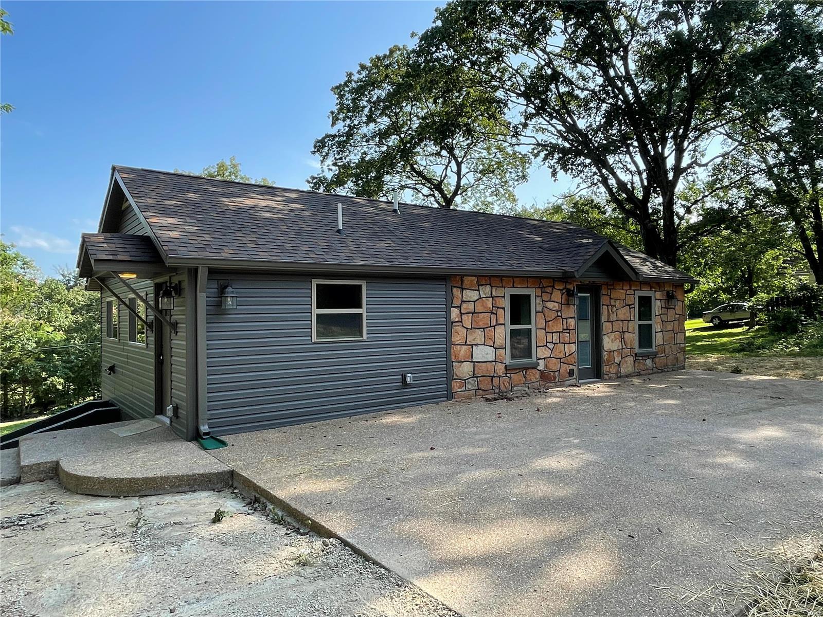 659 Benton