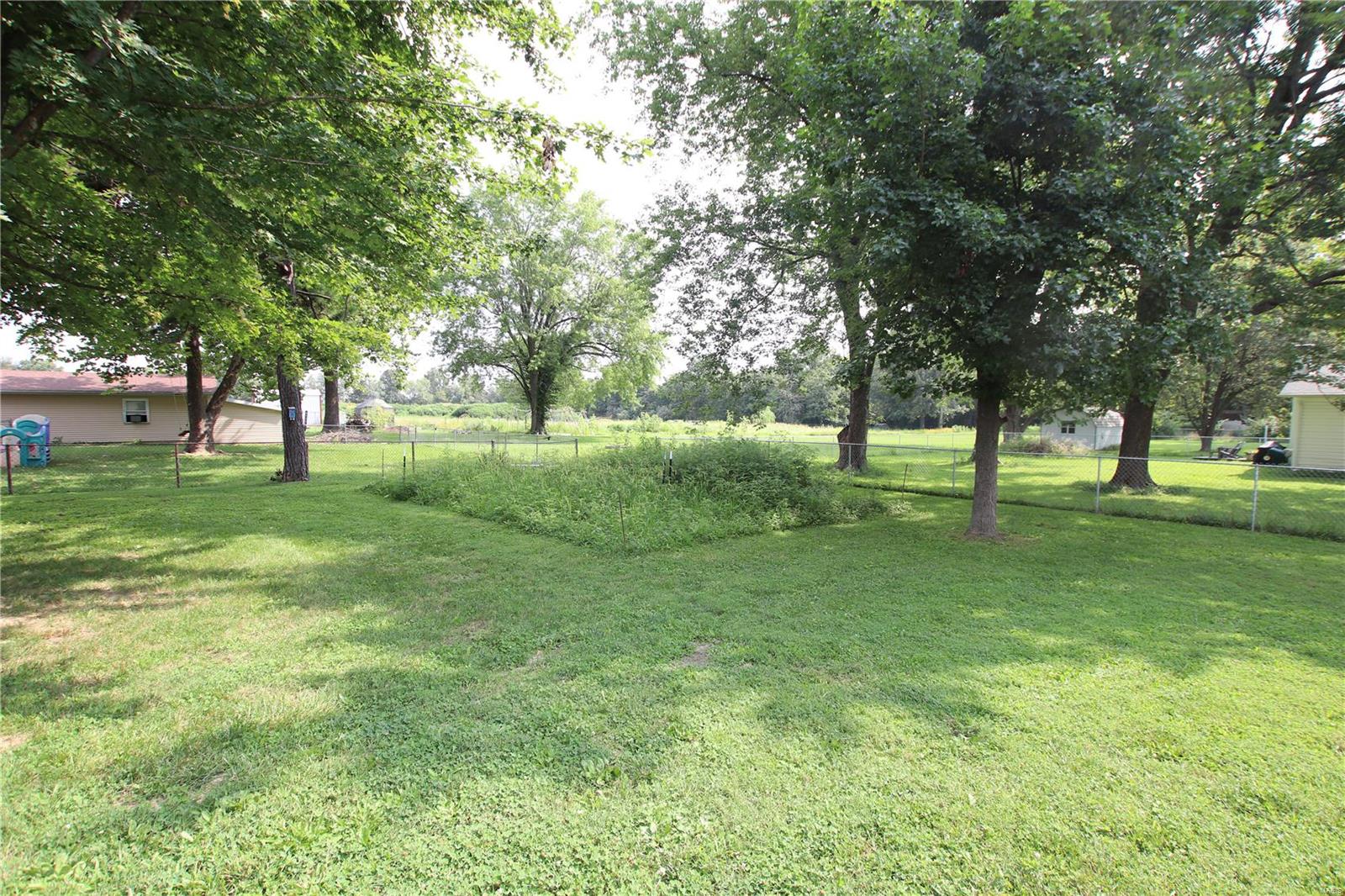 877 Louisiana Street